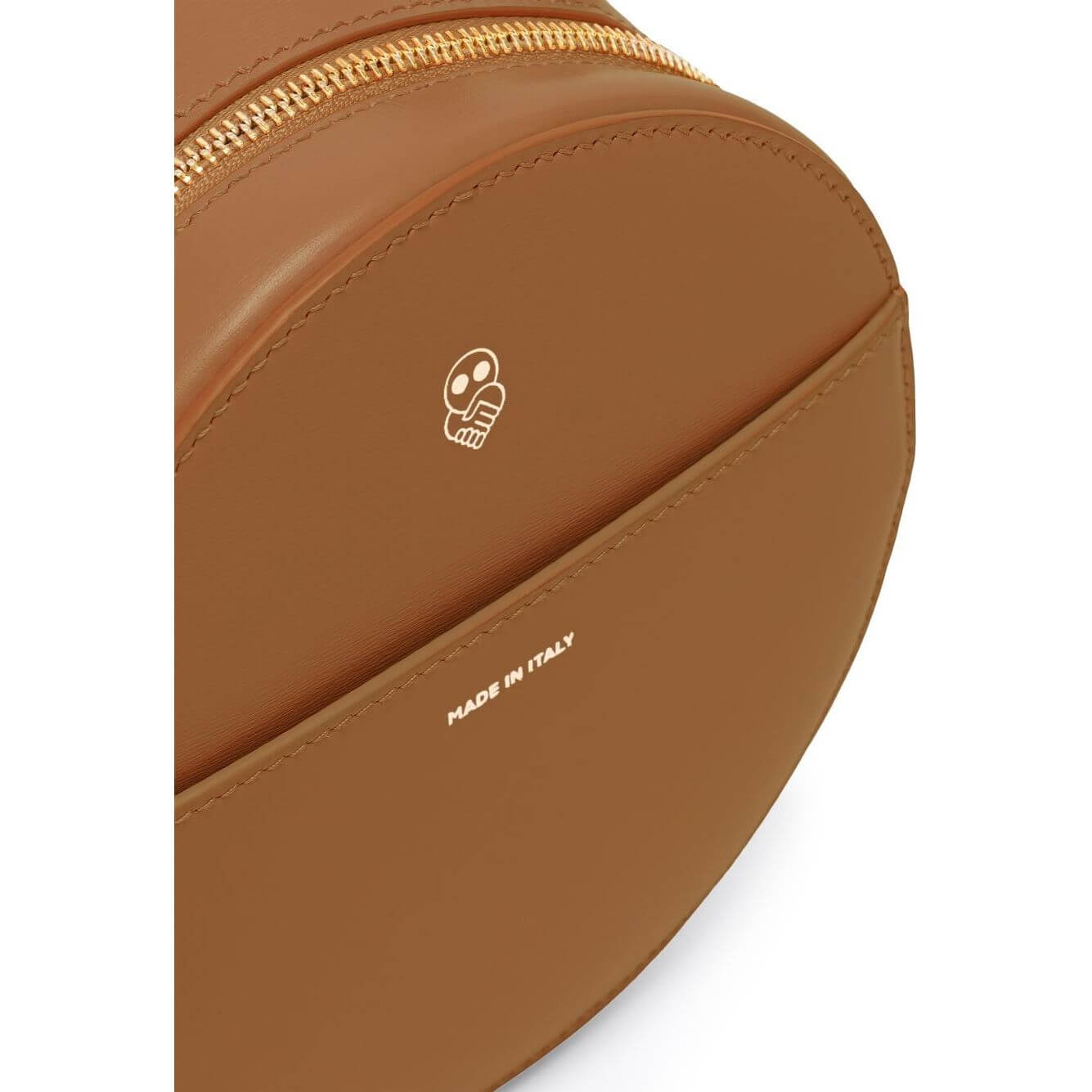 Close-up of camel brown calf leather round tote bag with logo stamps and gold zipper, by Az Factory x Ester Manas, made in Italy.