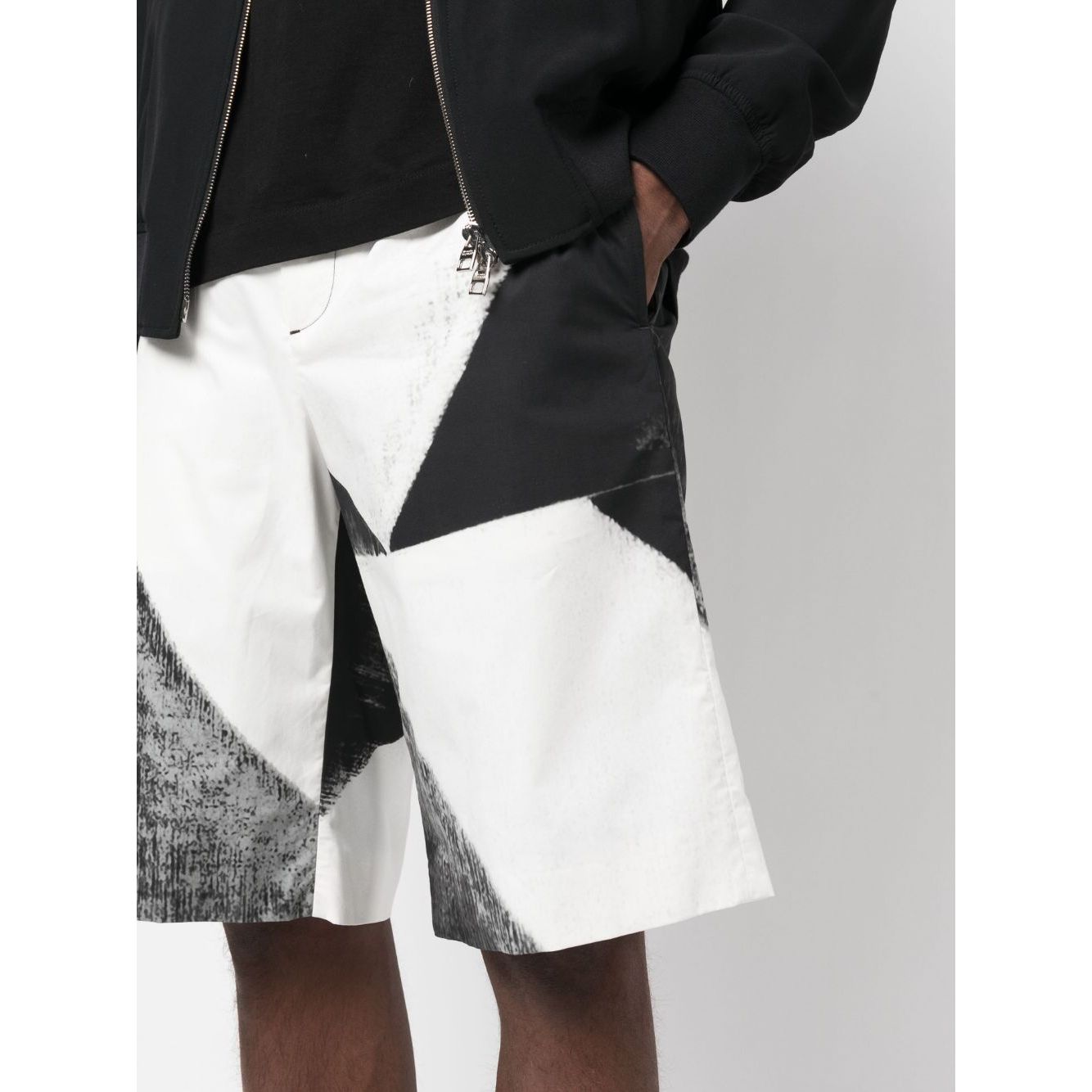 Alexander McQueen abstract-print cotton bermuda shorts Short trousers