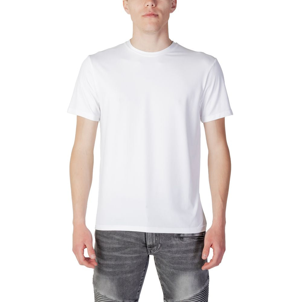 Men's white polyester T-shirt for spring/summer collection, featuring 99% polyester and 1% elastane, shown on a model.