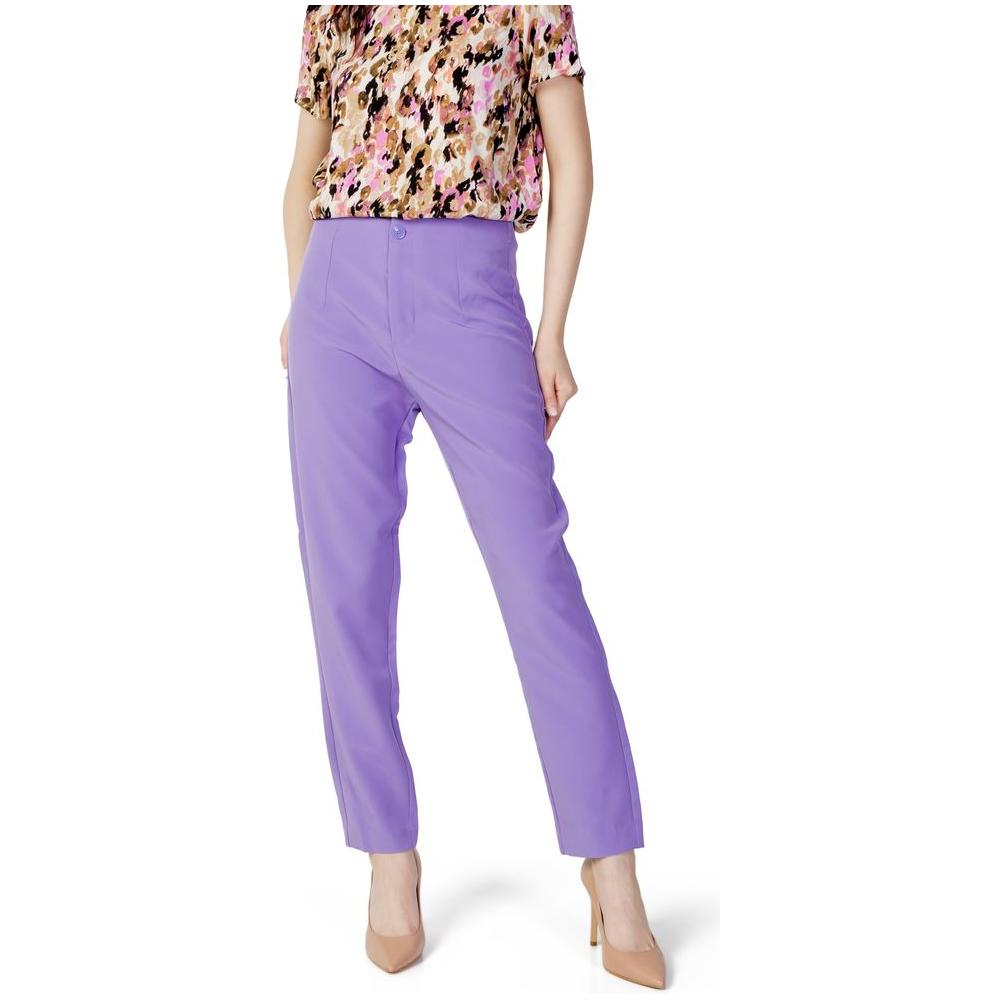 Women's spring/summer cigarette pants in purple polyester blend, featuring 52% polyester and 40% recycled content.