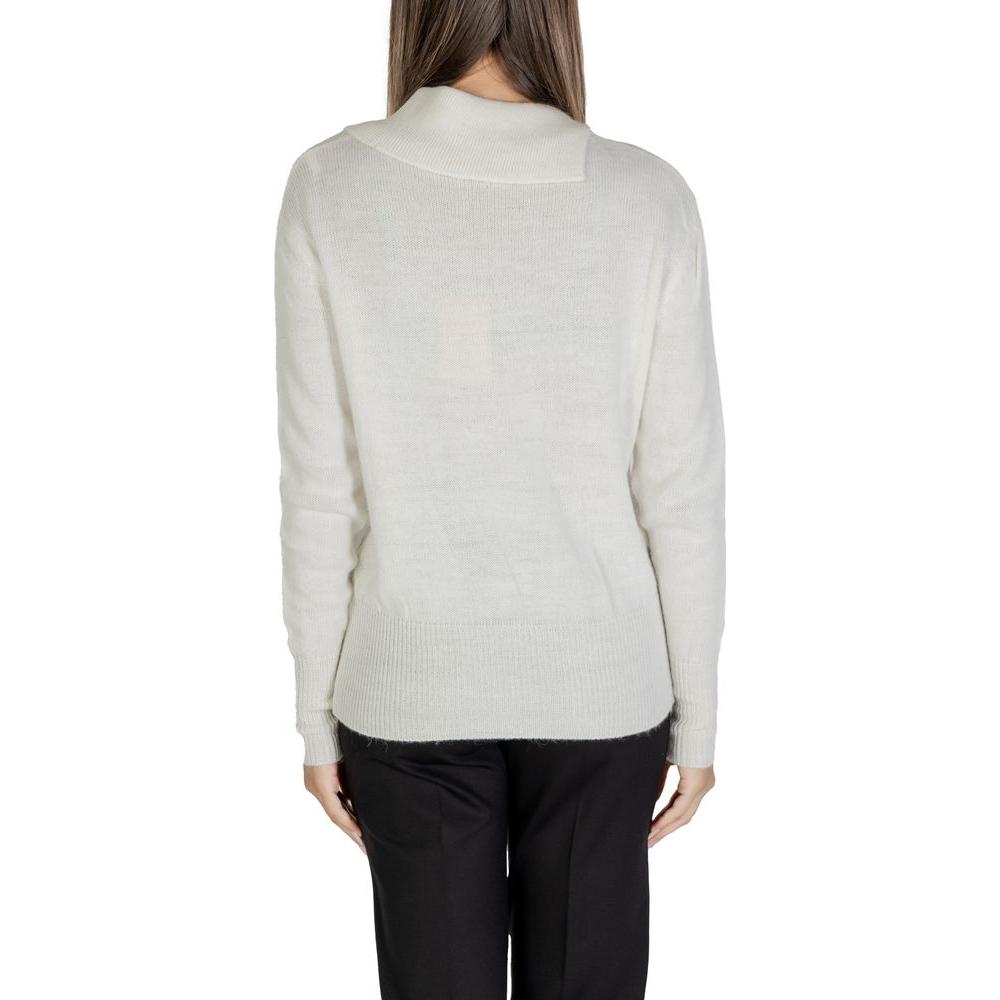 Back view of Alviero Martini Prima Classe white viscose sweater for women, part of the Fall/Winter collection, featuring a chic design.