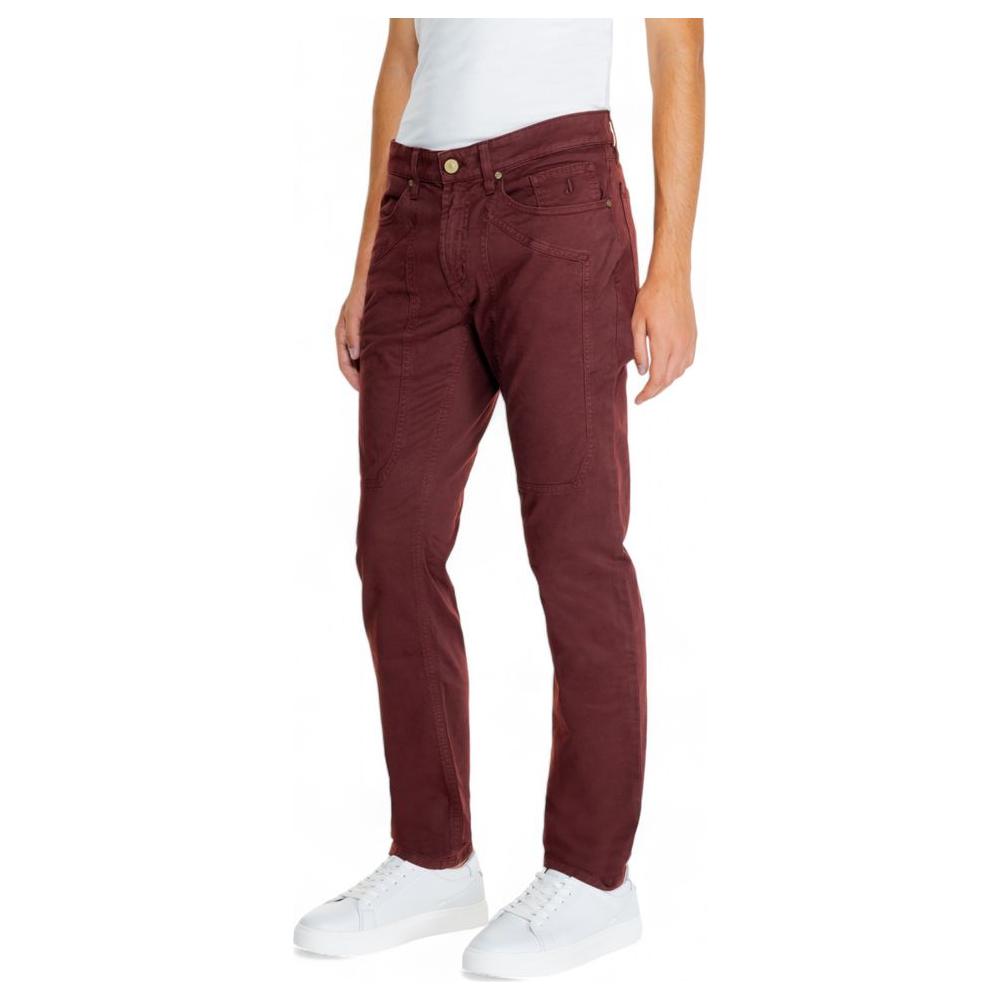 Jeckerson red men's cotton jeans for fall/winter, featuring 98% cotton and 2% elastane. Stylish and comfortable fit.