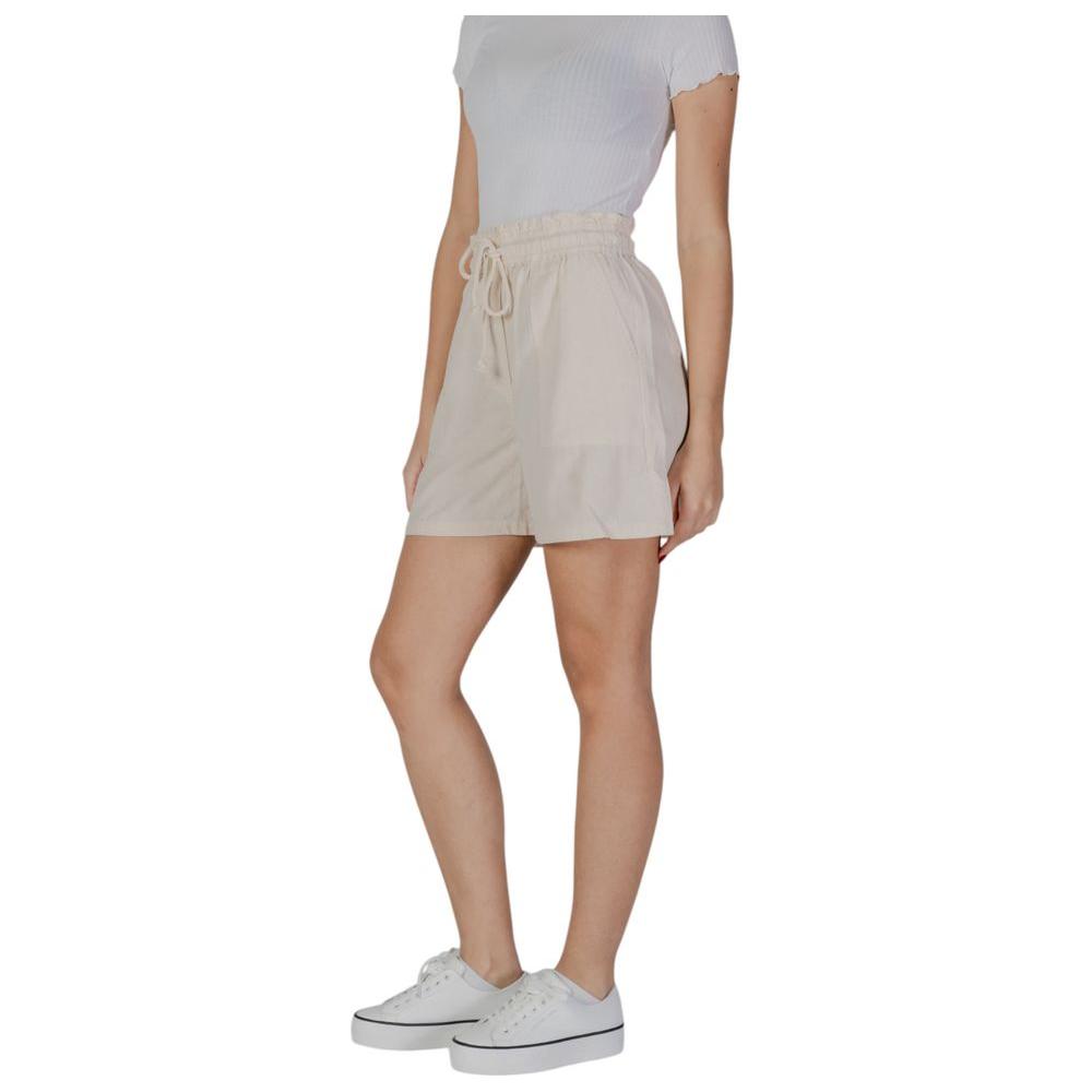 B.Young beige cotton women's shorts for spring/summer, featuring a drawstring waist, versatile and stylish for casual wear.