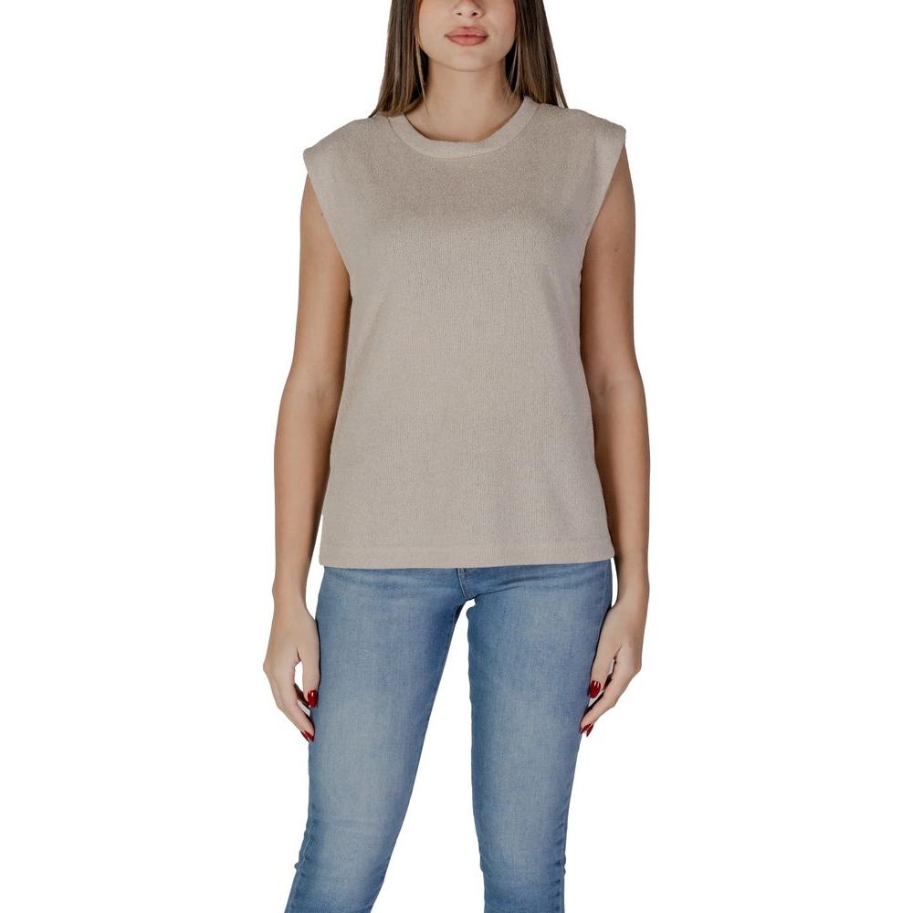 B.Young beige viscose t-shirt, women's spring/summer top with 55% viscose, 45% polyester blend, ideal for casual wear.