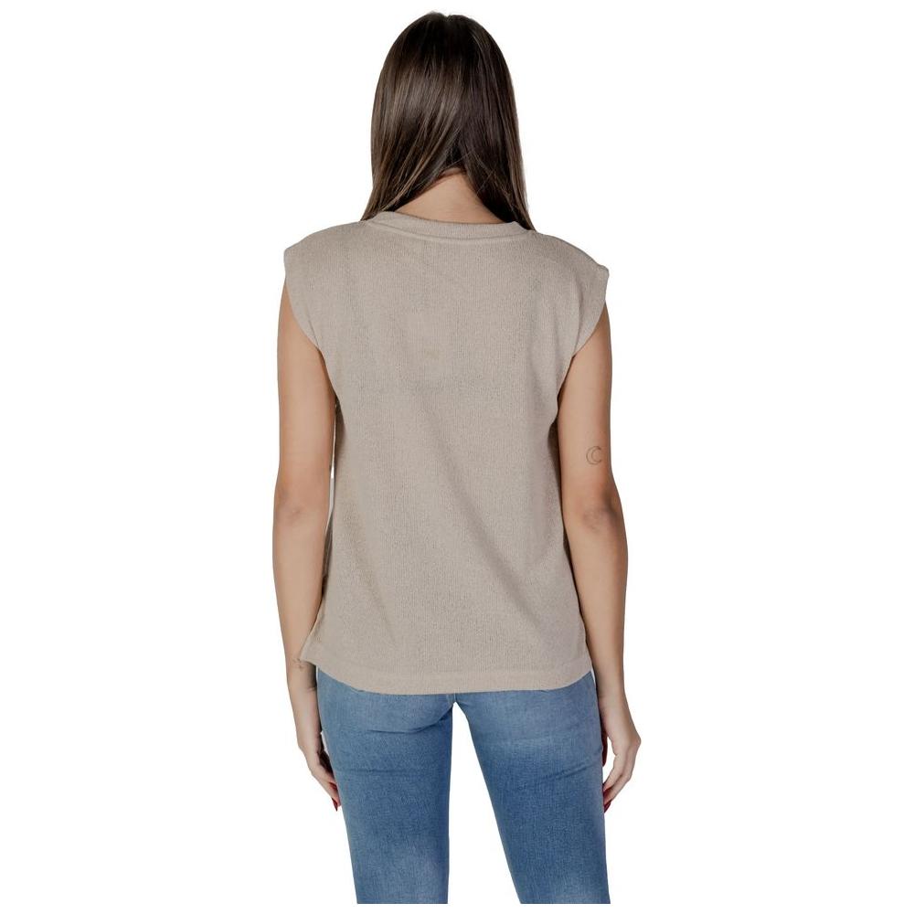 Back view of B.Young beige viscose top for women, part of the spring/summer collection, made with 55% viscose and 45% polyester.