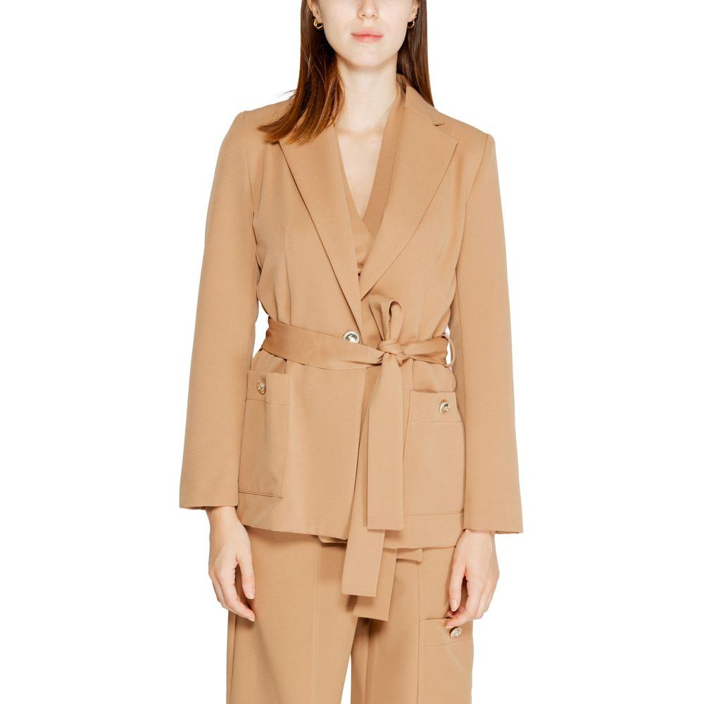 Stylish women's beige blazer from Rinascimento, part of the Fall/Winter collection, made of 90% polyester and 10% elastane.