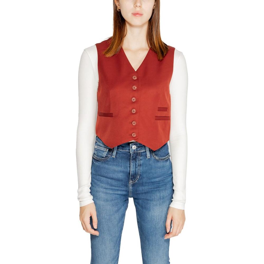 Vero Moda red polyester vest for women, part of fall/winter collection, featuring button closure and tailored fit.