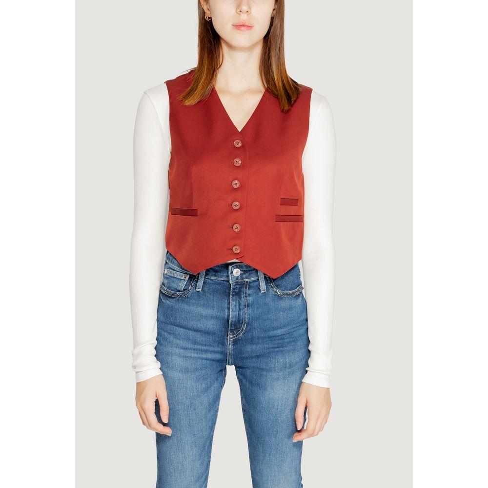 Vero Moda red polyester vest for women, perfect for fall and winter fashion. Classic tailored design, ideal for casual or stylish outfits.