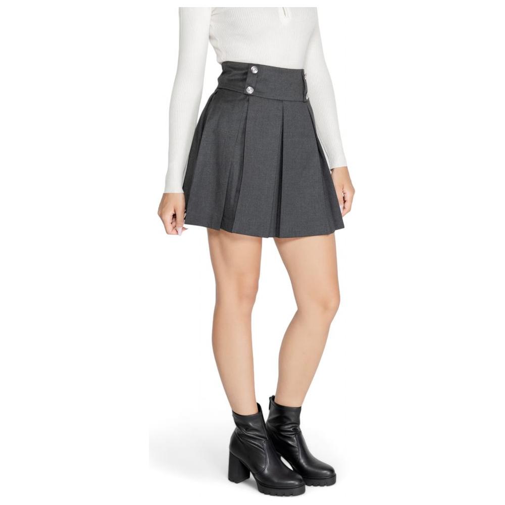 Woman wearing Morgan De Toi gray polyester skirt from fall/winter collection, high-waisted design with buttons and pleats.