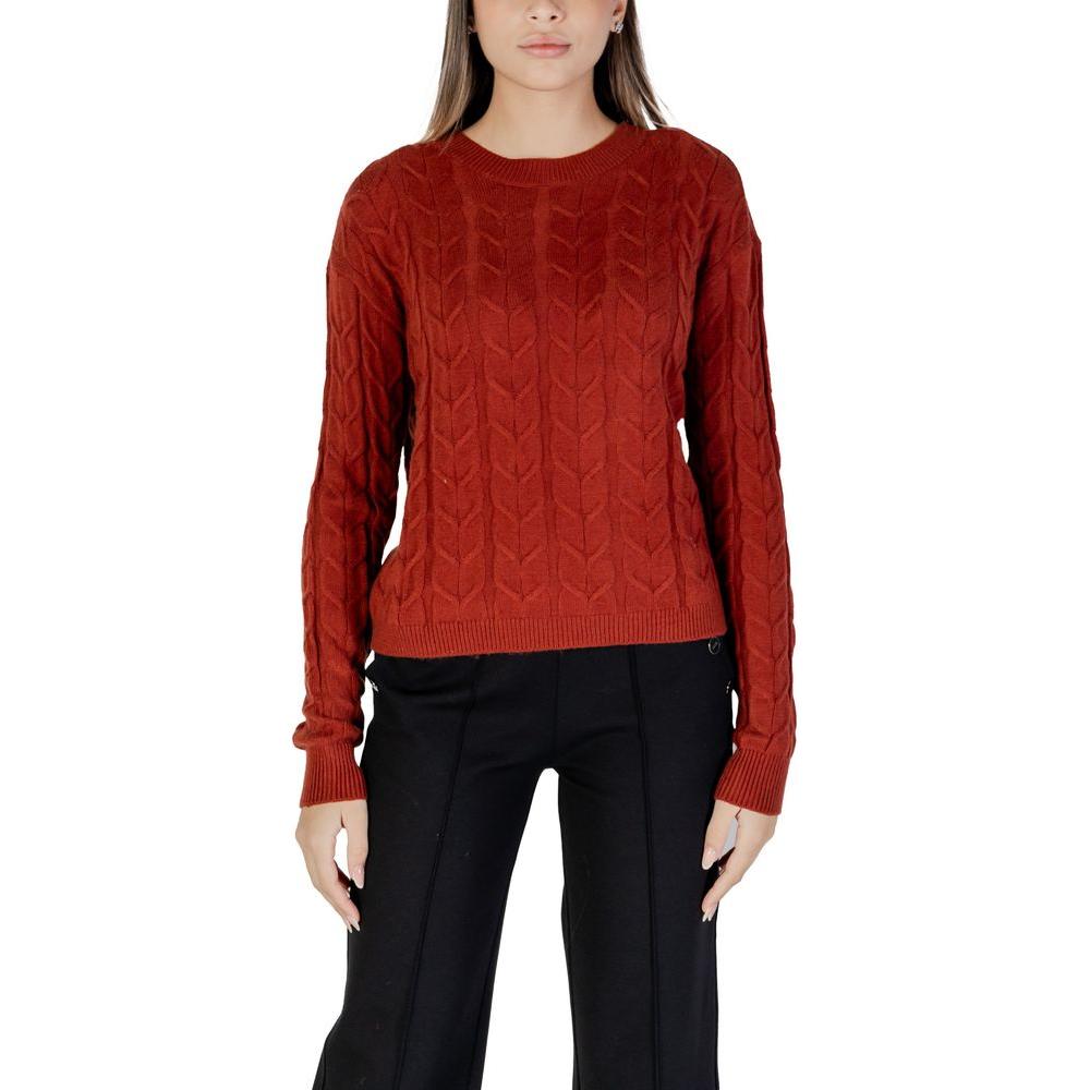 Vero Moda red viscose sweater for women, featuring a fall/winter knitwear design, composed of 50% viscose, 28% polyester, 22% nylon.