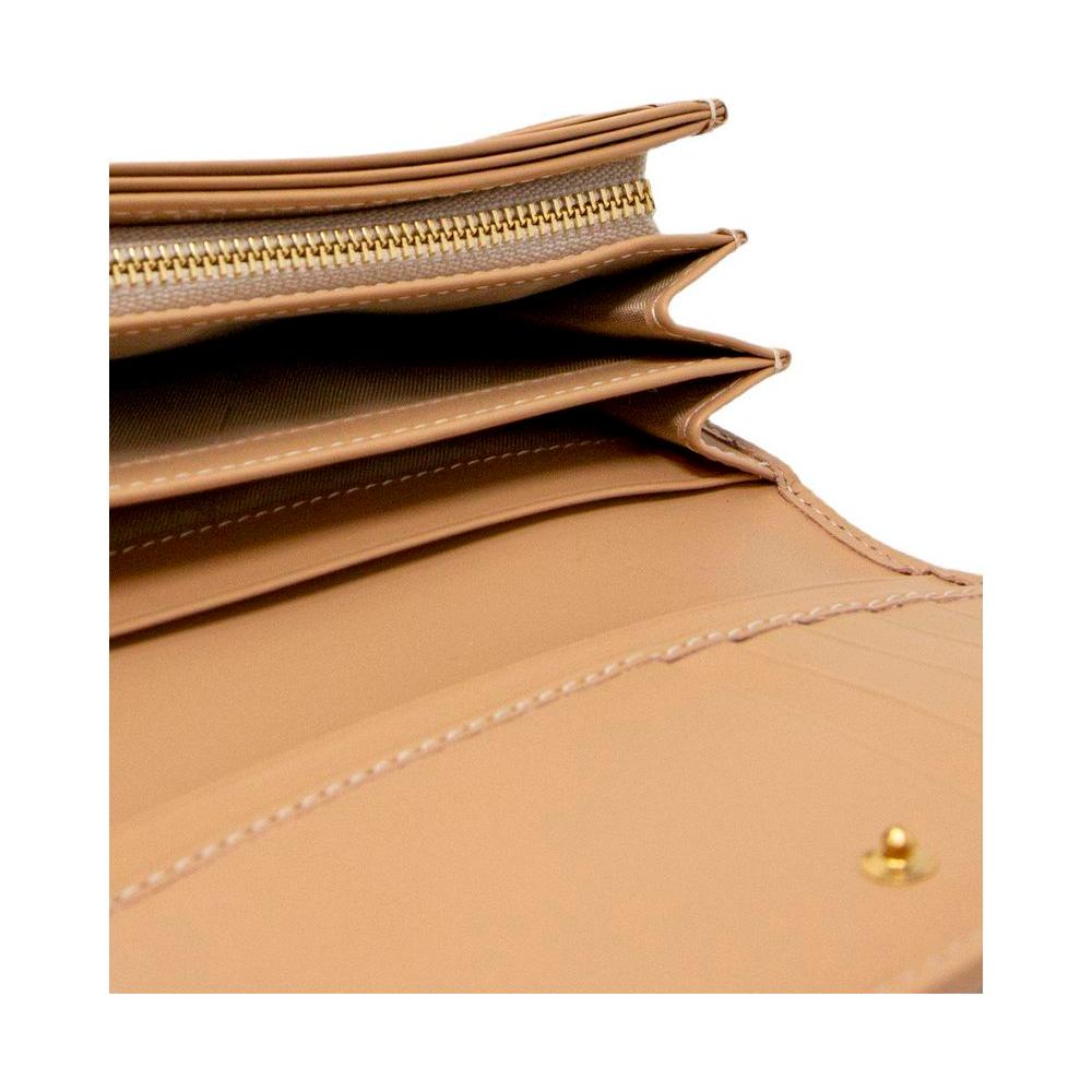 Alviero Martini Prima Classe white leather women's wallet interior with multiple compartments, fall/winter collection.
