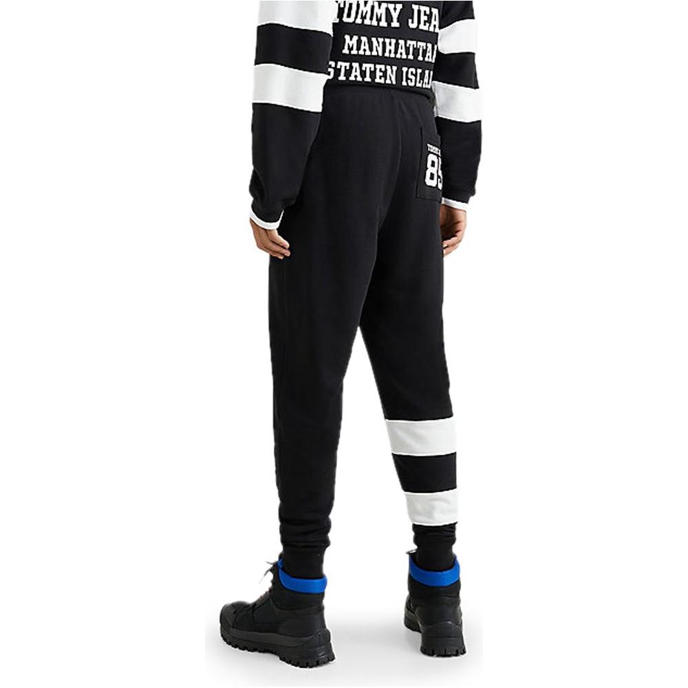 Men's black cotton Tommy Hilfiger sport pants, part of the spring/summer collection, featuring a trendy design and comfortable fit
