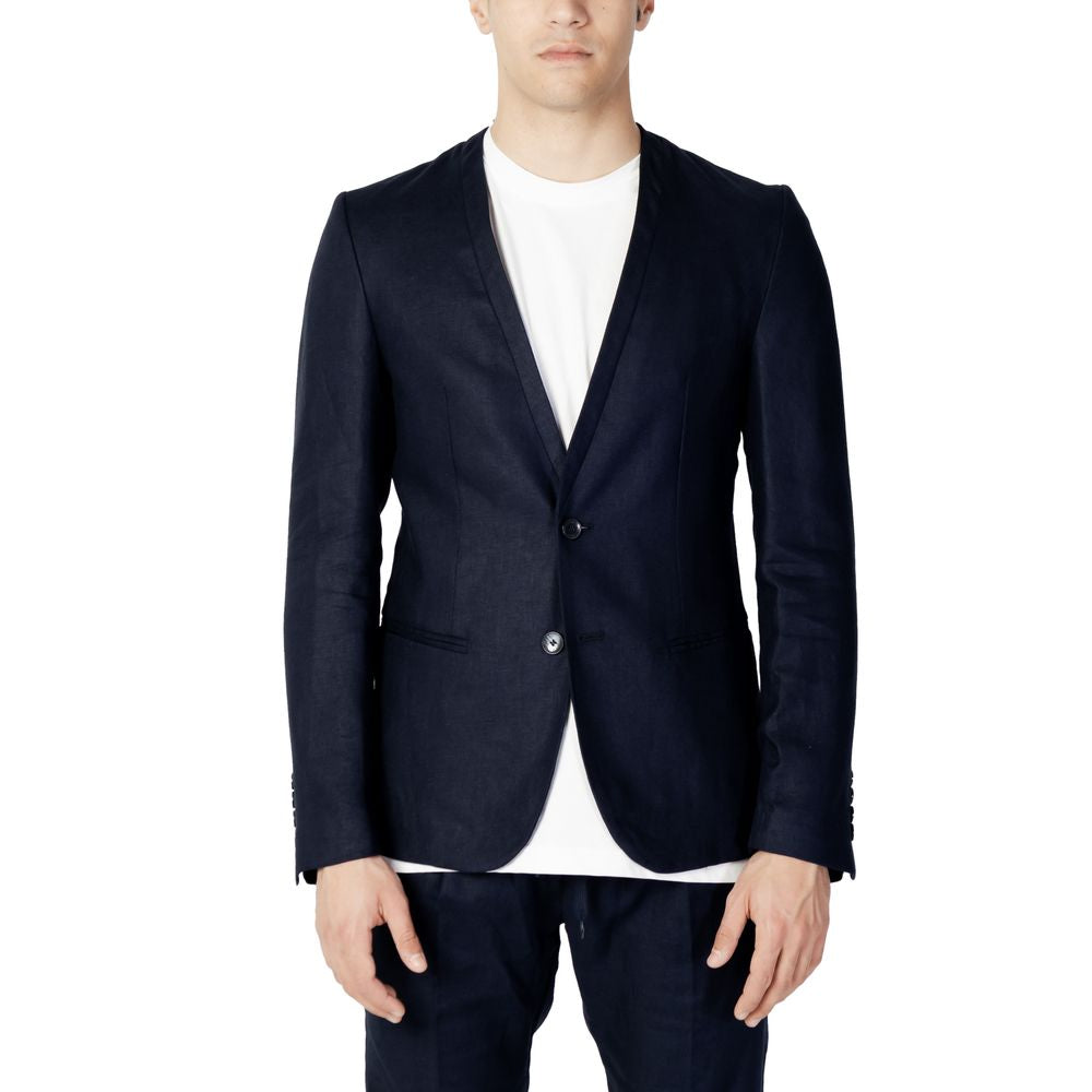Man wearing Antony Morato blue linen blazer, Blake slim fit, showcasing elegant and breathable design for formal occasions.