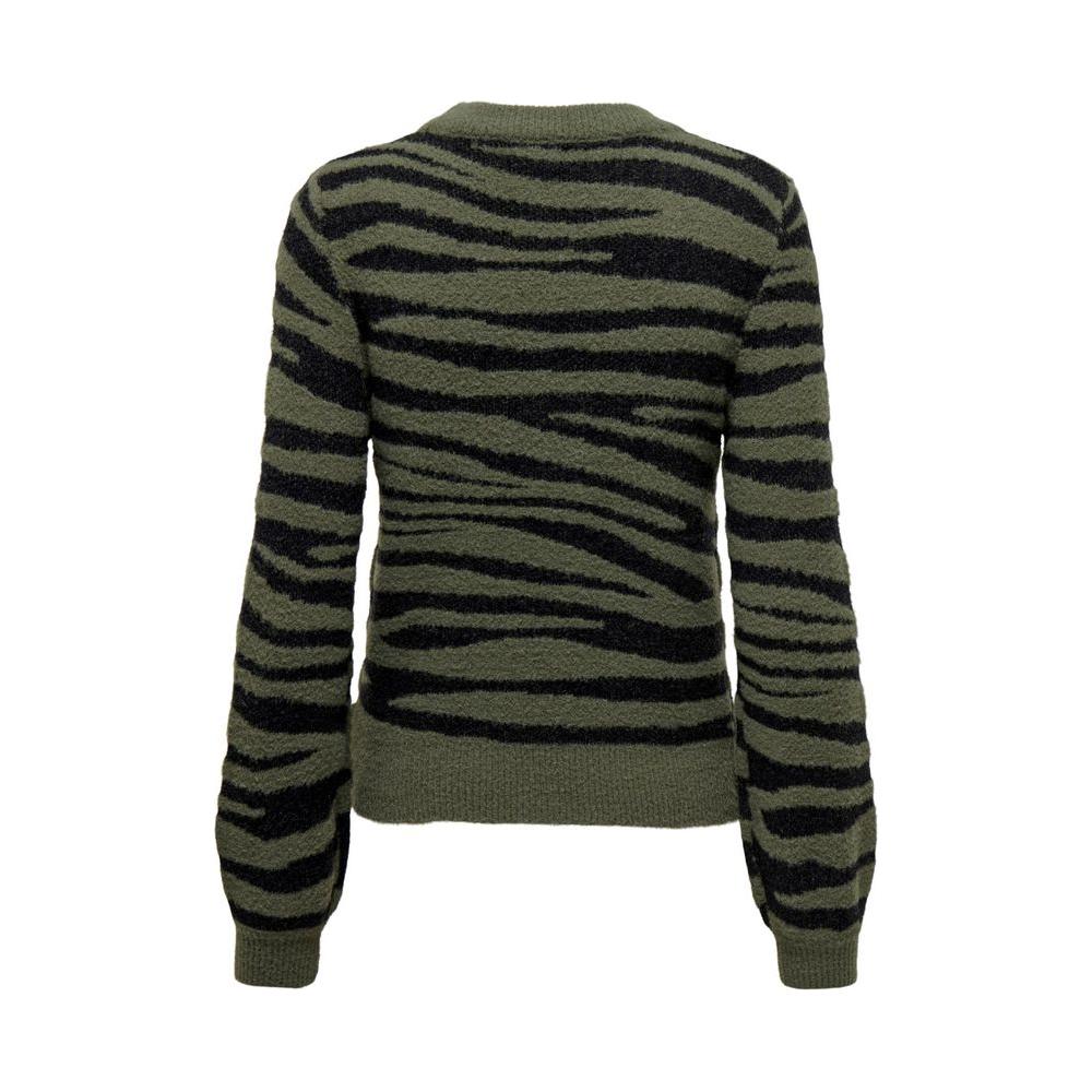 Jacqueline De Yong women's green nylon sweater with zebra stripe design, perfect for fall and winter fashion. Composition: 58% nylon, 26% viscose, 16% polyester.