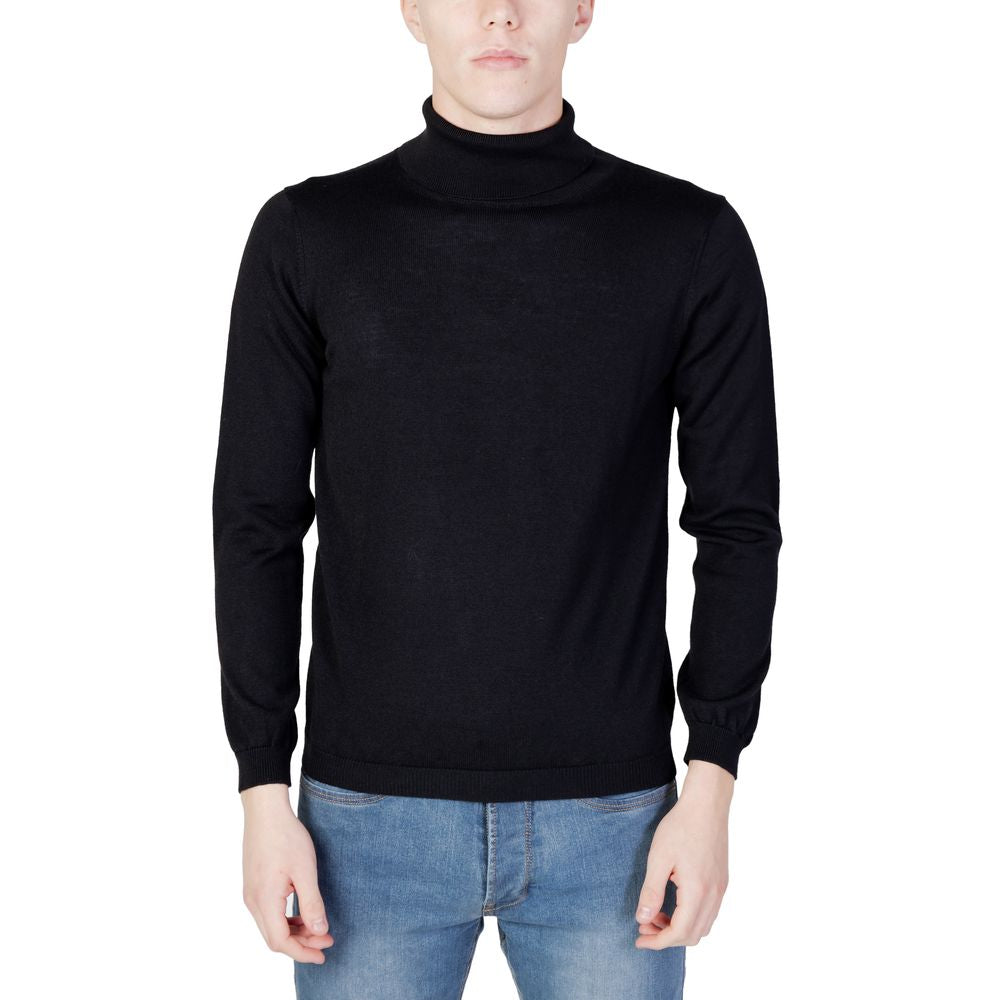 Alviero Martini Prima Classe men's black turtleneck sweater, fall/winter collection, 50% viscose, 50% polyester.