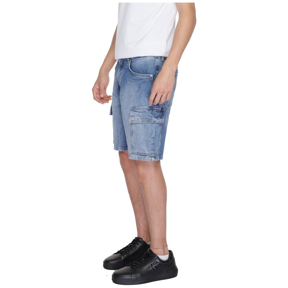 Man wearing Antony Morato blue cotton bermuda shorts, part of the Spring/Summer collection, made with 99% cotton and 1% elastane.