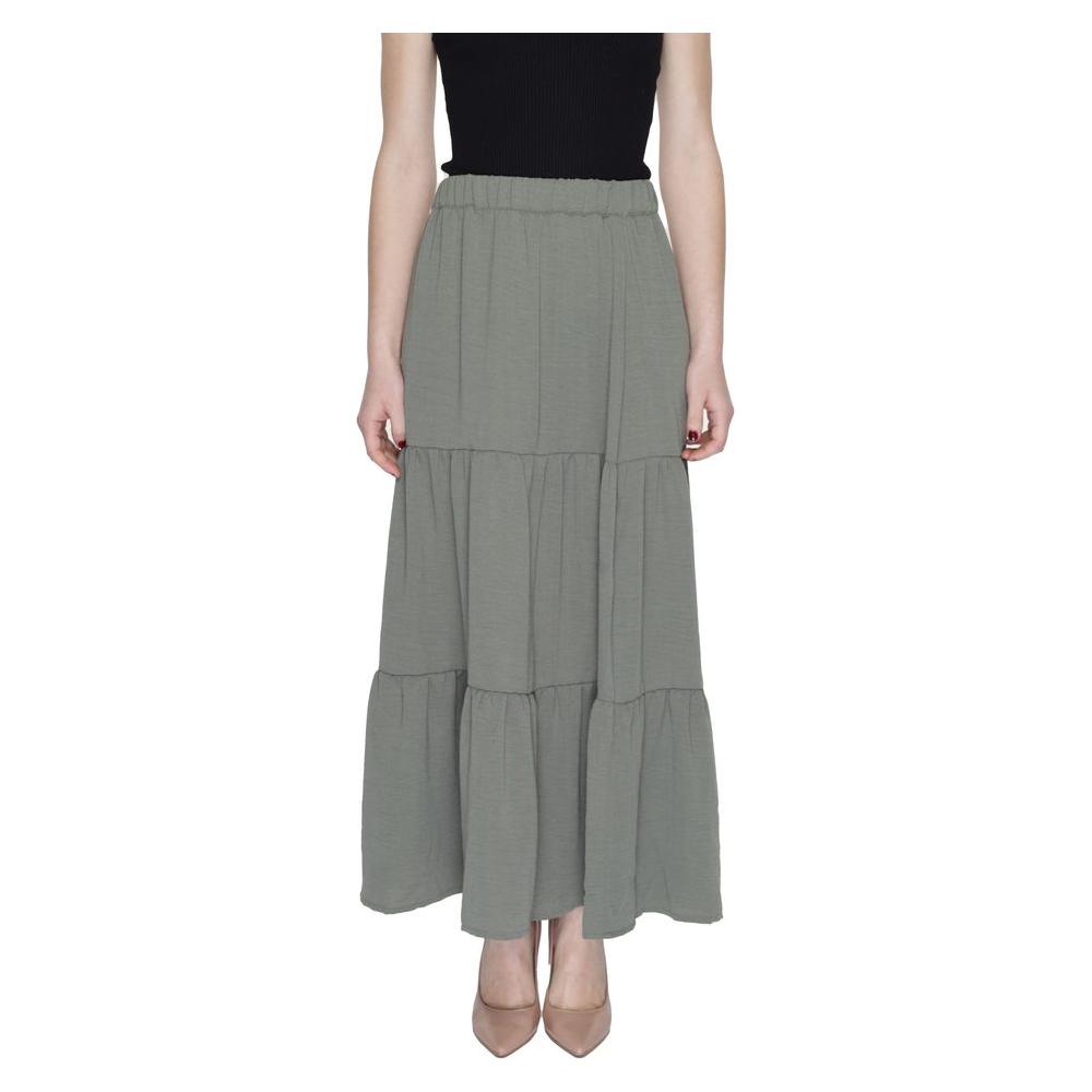 Jacqueline De Yong green polyester long skirt, perfect for spring/summer fashion collection.
