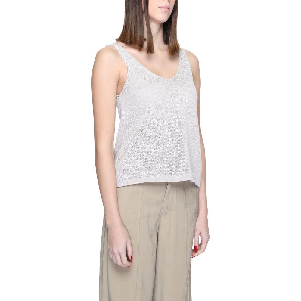 Jacqueline De Yong women's tank top in beige, made from recycled cotton and polyester, perfect for spring and summer fashion.