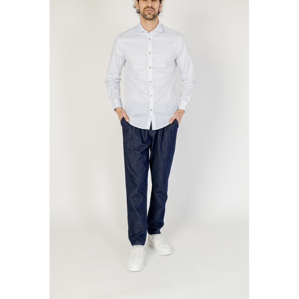 Man wearing Hamaki-Ho white cotton shirt from Spring/Summer collection, featuring long sleeves and a 97% cotton blend for comfort.