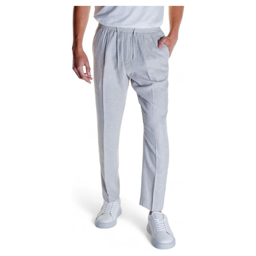 Man wearing Antony Morato beige linen jeans and pants, 54% linen and 46% viscose, showcasing casual fashion style.
