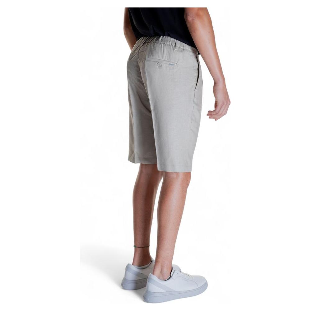 Back view of Antony Morato beige linen shorts for men, ideal for spring and summer, made of 52% linen and 48% viscose.