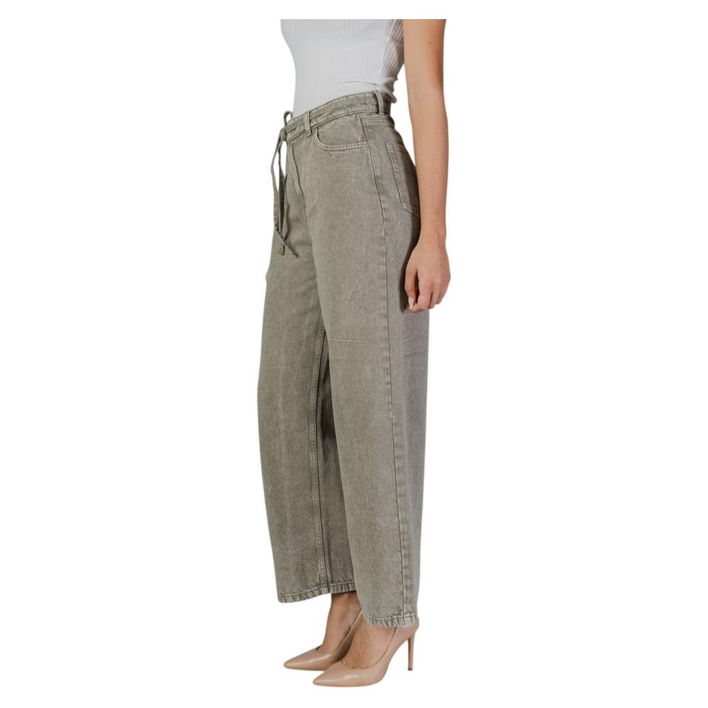 Women's green cotton jeans, bootcut style, perfect for fall and winter. Made from 100% cotton. High-waisted, casual fit.