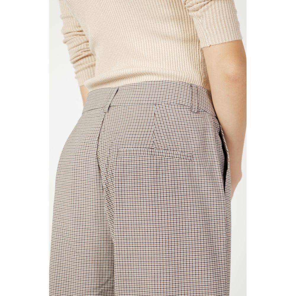 Women's beige polyester cigarette pants, autumn winter collection, textile close-up