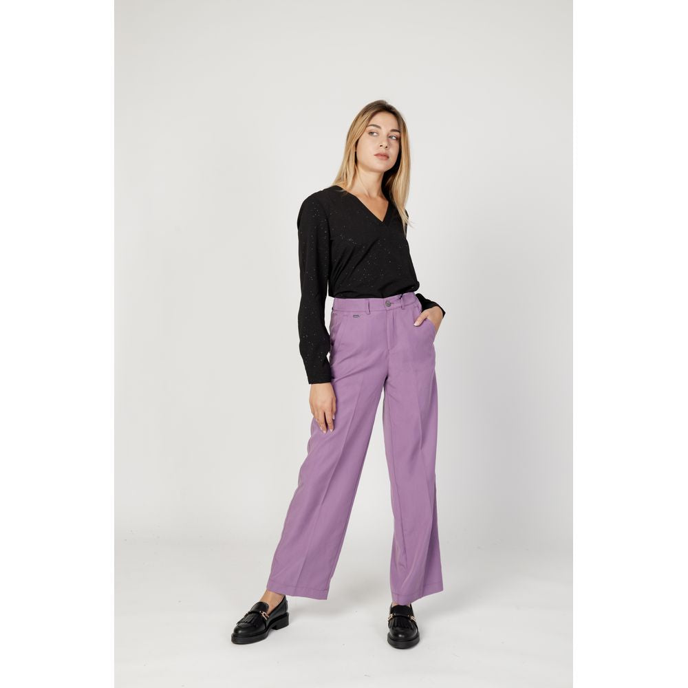 Street One women's purple Lyocell jeans, fall/winter collection, featuring regular fit and 72% Lyocell composition, styled with black top.