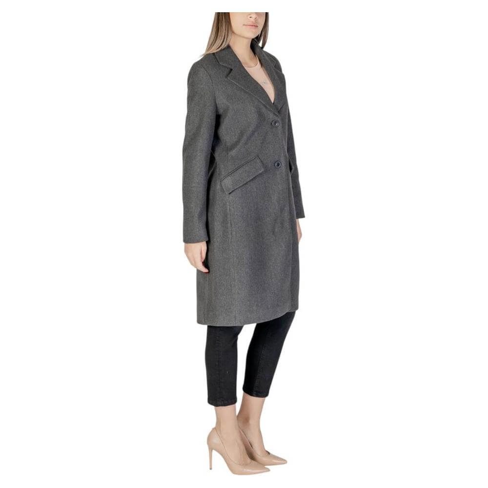 Vero Moda gray polyester women's coat for fall/winter, 50% recycled material, full-length, tailored fit, elegant design