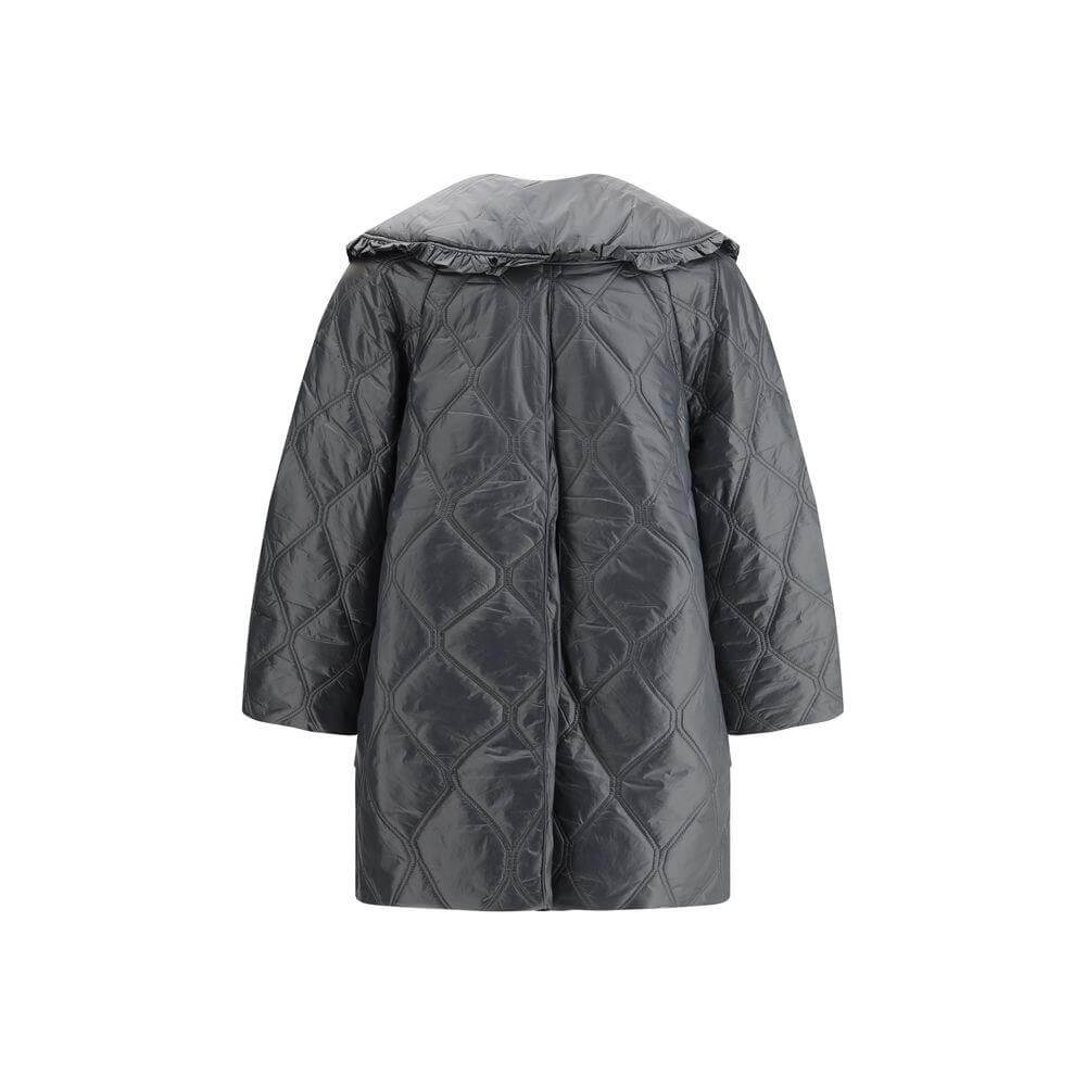 Ganni oversized quilted jacket with wide collar and zipper, featuring two patch pockets and raglan sleeves, elegant grey design.