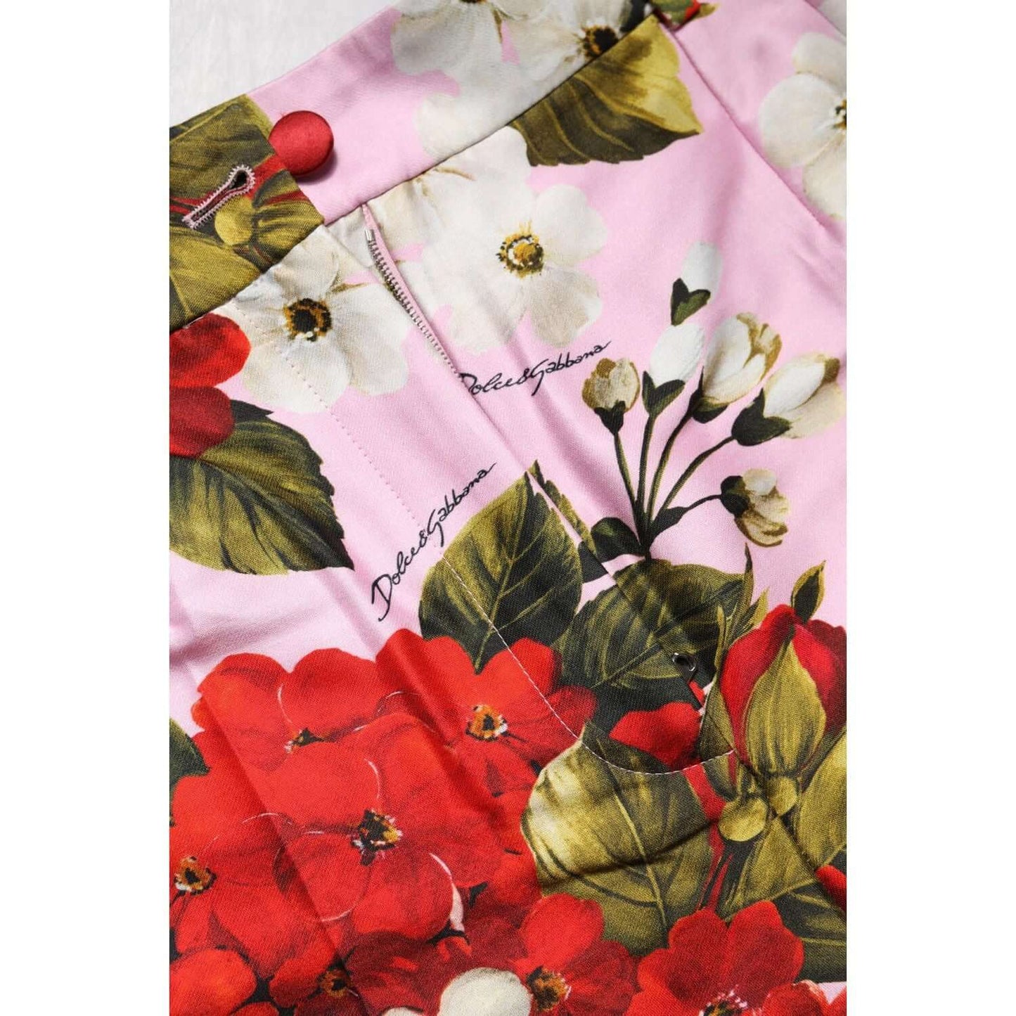 Dolce & Gabbana pink floral print high waist hotpants with zipper closure, featuring red and white flowers, 91% cotton, 9% silk.