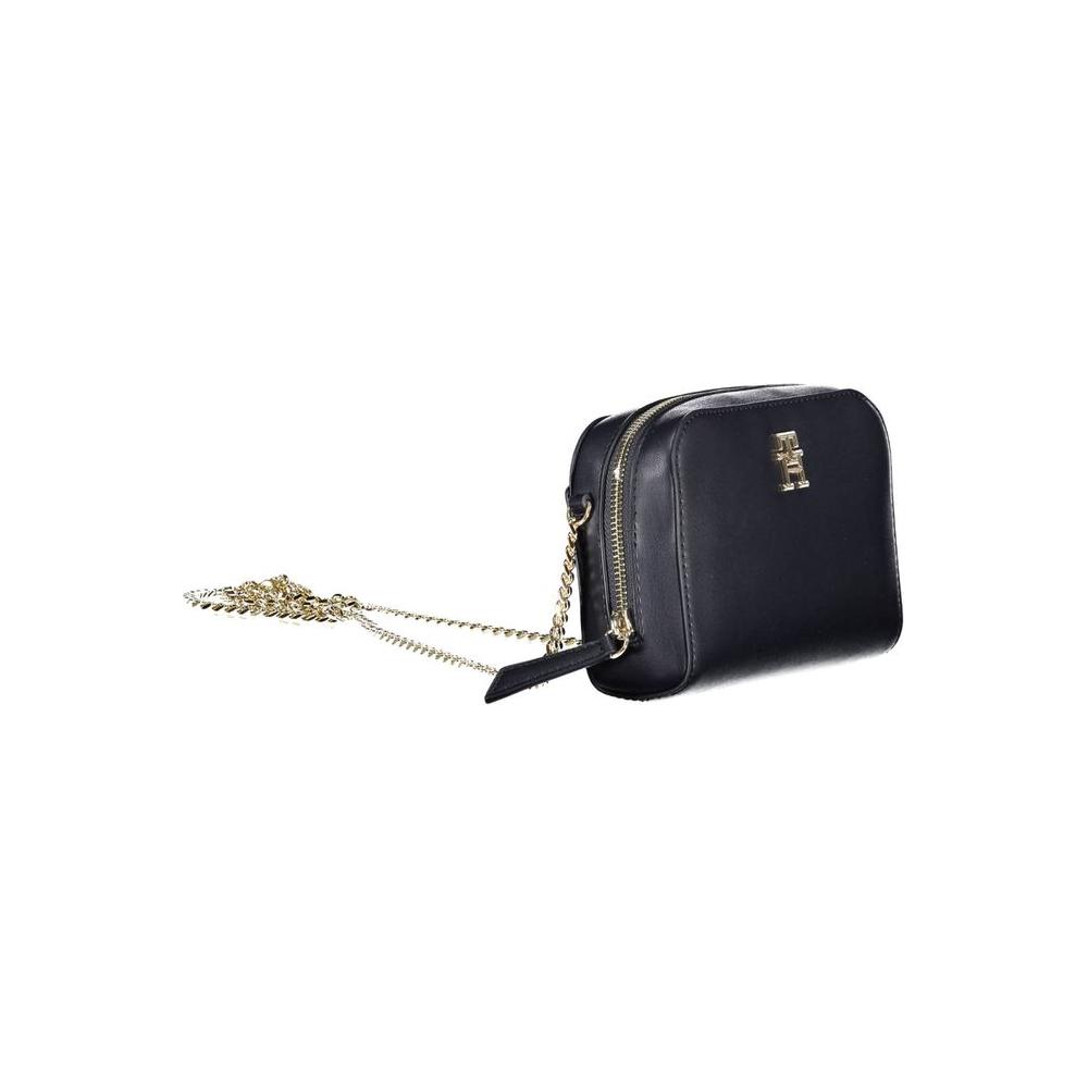 Tommy Hilfiger blue polyethylene chain shoulder bag with zip closure, featuring external and internal pockets, and logo accent.