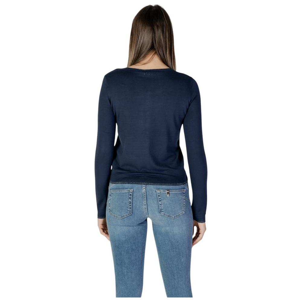Back view of a woman wearing a Liu Jo blue viscose cardigan and jeans, part of the spring/summer collection.