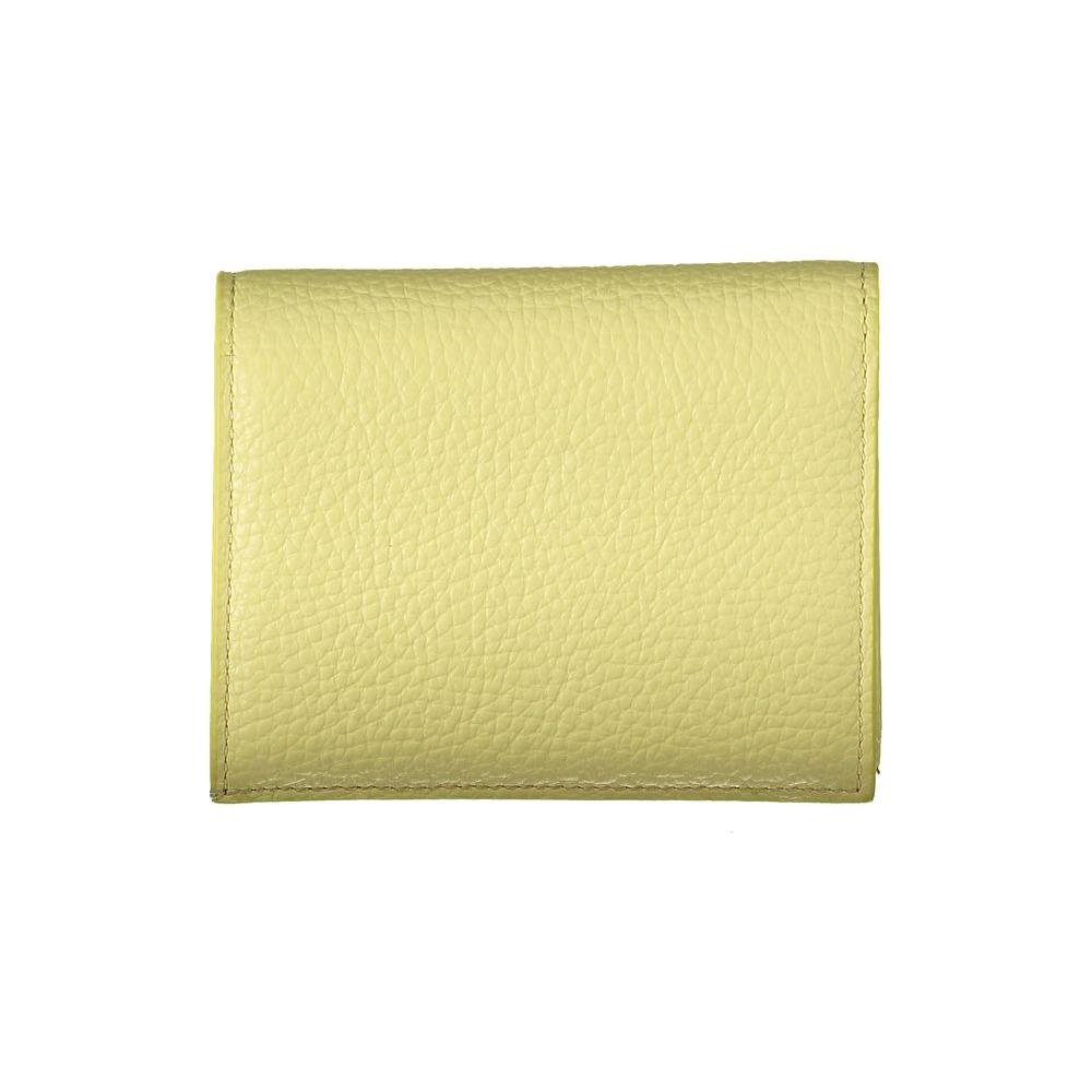 Coccinelle yellow leather wallet with two compartments, coin purse, card slots, zip and automatic closure.