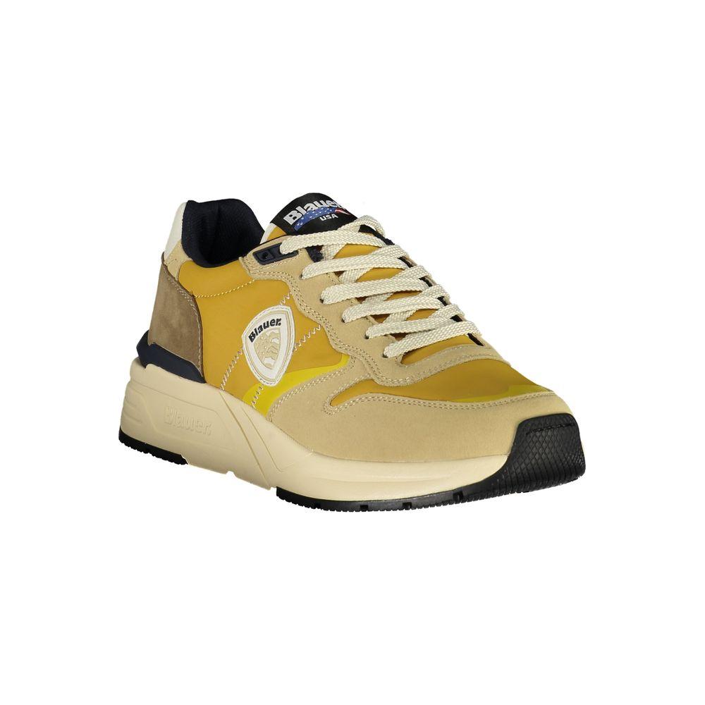 Blauer beige polyester men sneaker with mustard yellow accents and logo, sleek design.