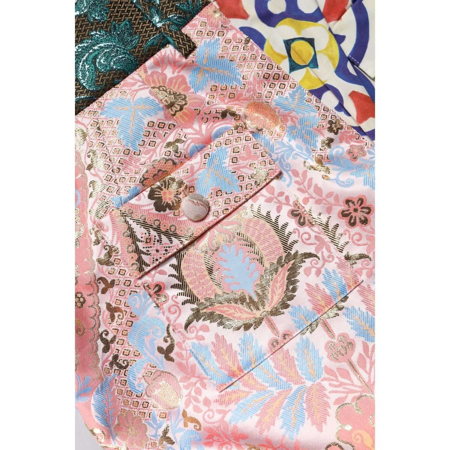 Dolce & Gabbana multicolor high waist hot pants shorts with Majolica and Jacquard pattern, exclusive Italian design.