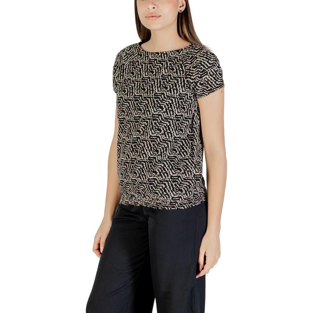 Street One black viscose shirt with short sleeves and printed pattern, ideal for warm days and versatile styling options.