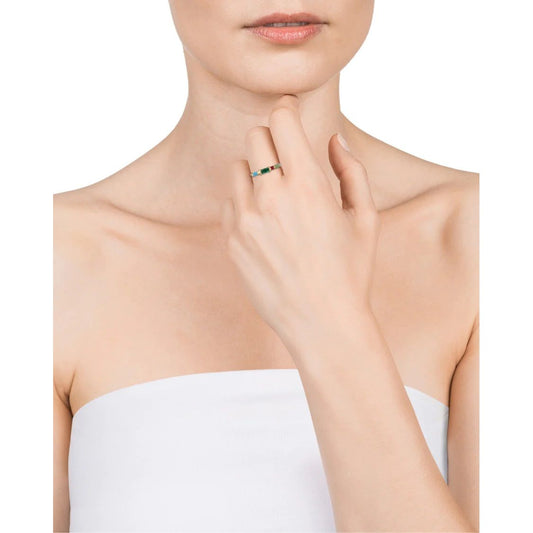 Elegant lady wearing VICEROY JEWELS Mod. 13141A018-99 silver ring, showcasing classic style and sophistication.