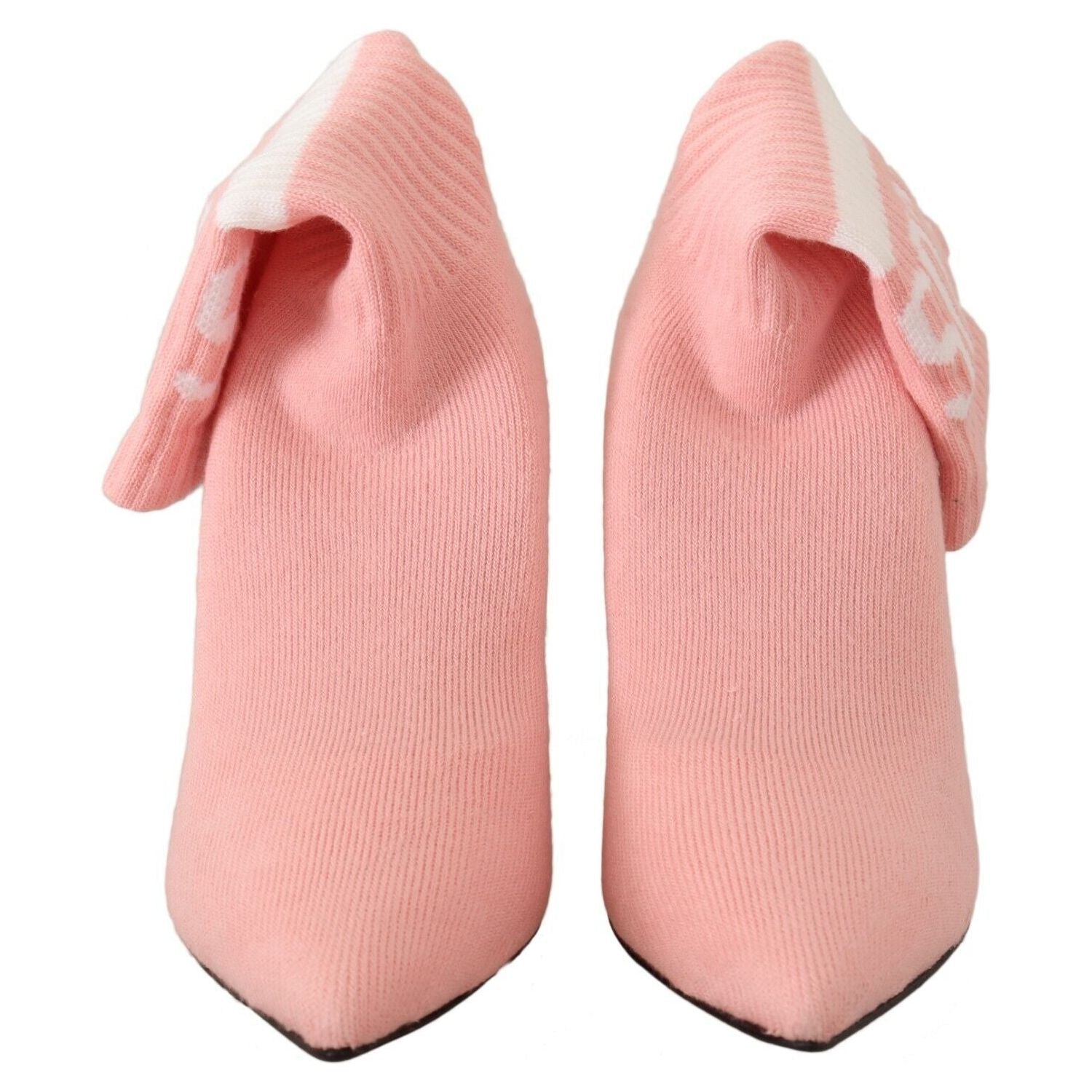 时尚粉色麂皮踝靴搭配徽标袜子