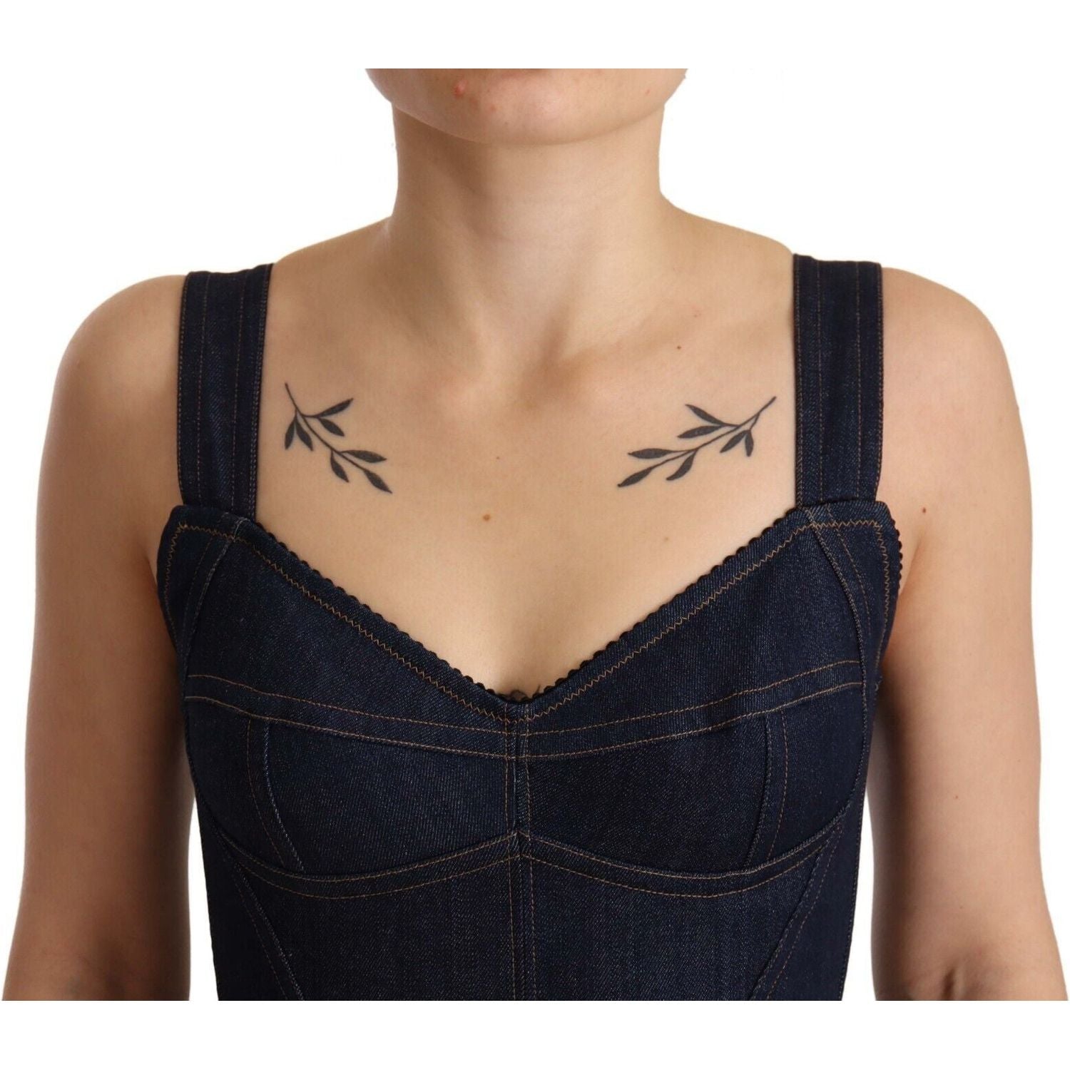 فستان دولتشي آند غابانا الأنيق من قماش الدنيم باللون الأزرق الداكن