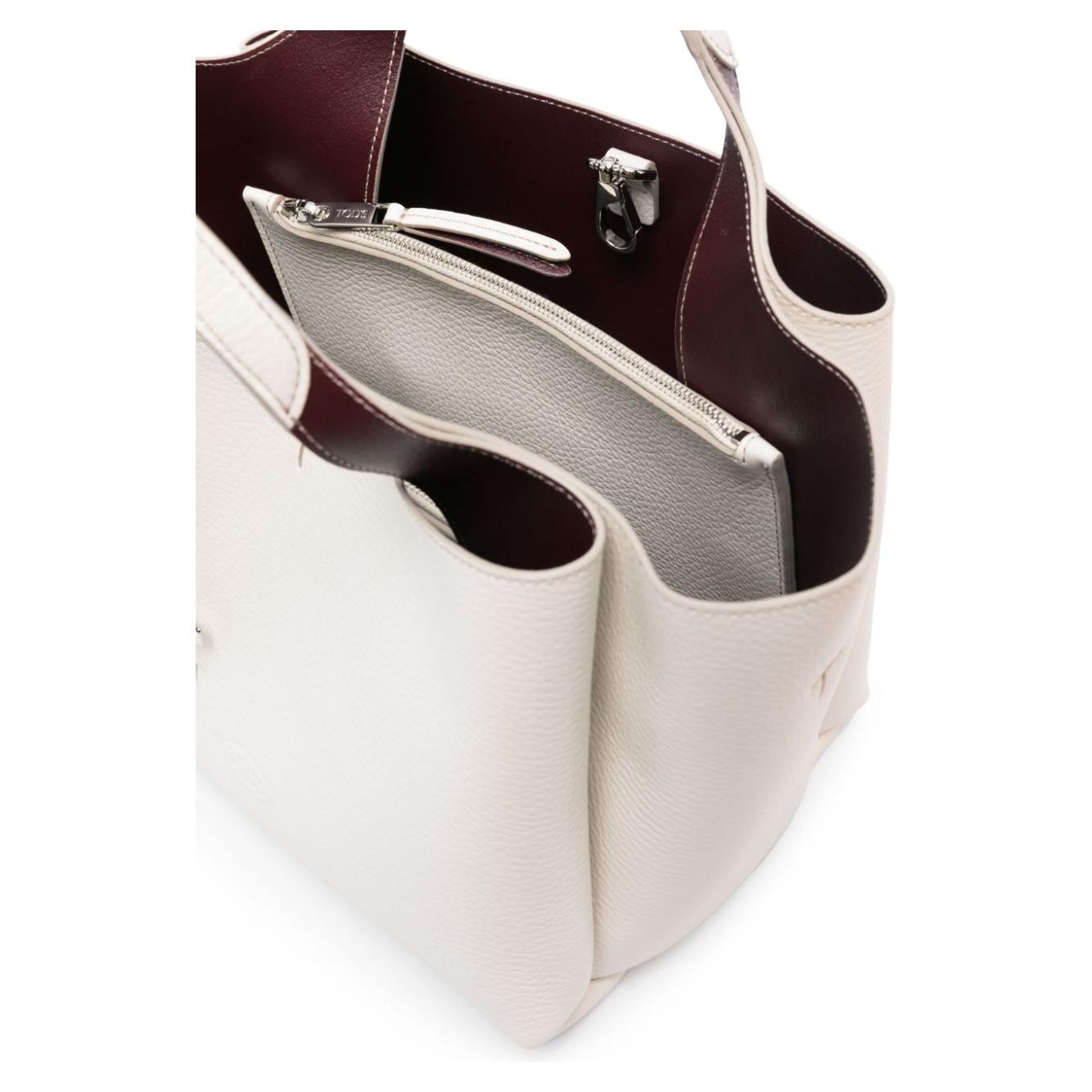 Front view with bag zipped and handles upright.