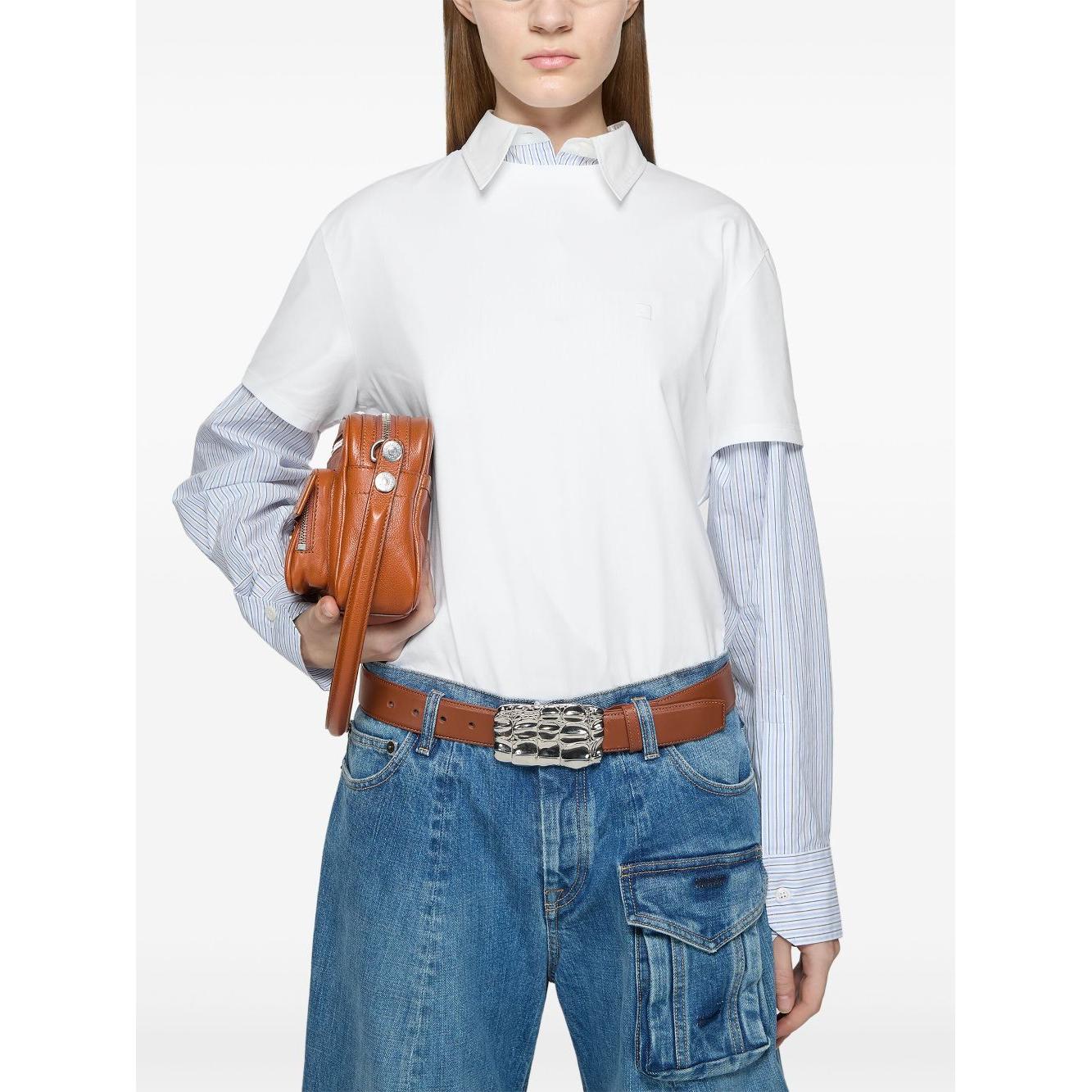 Front view with bag zipped and handles upright.