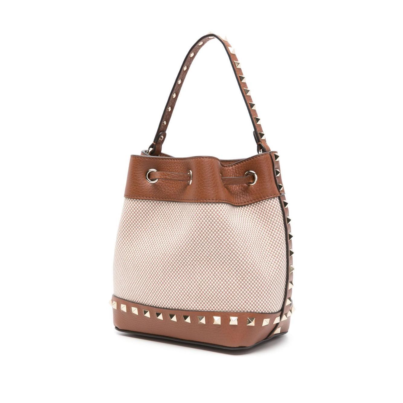 Front view with bag zipped and handles upright.