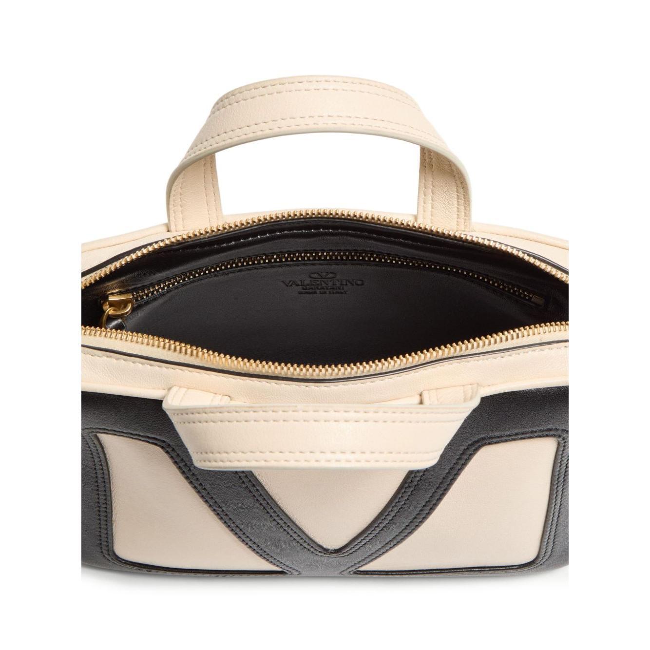 Front view with bag zipped and handles upright.
