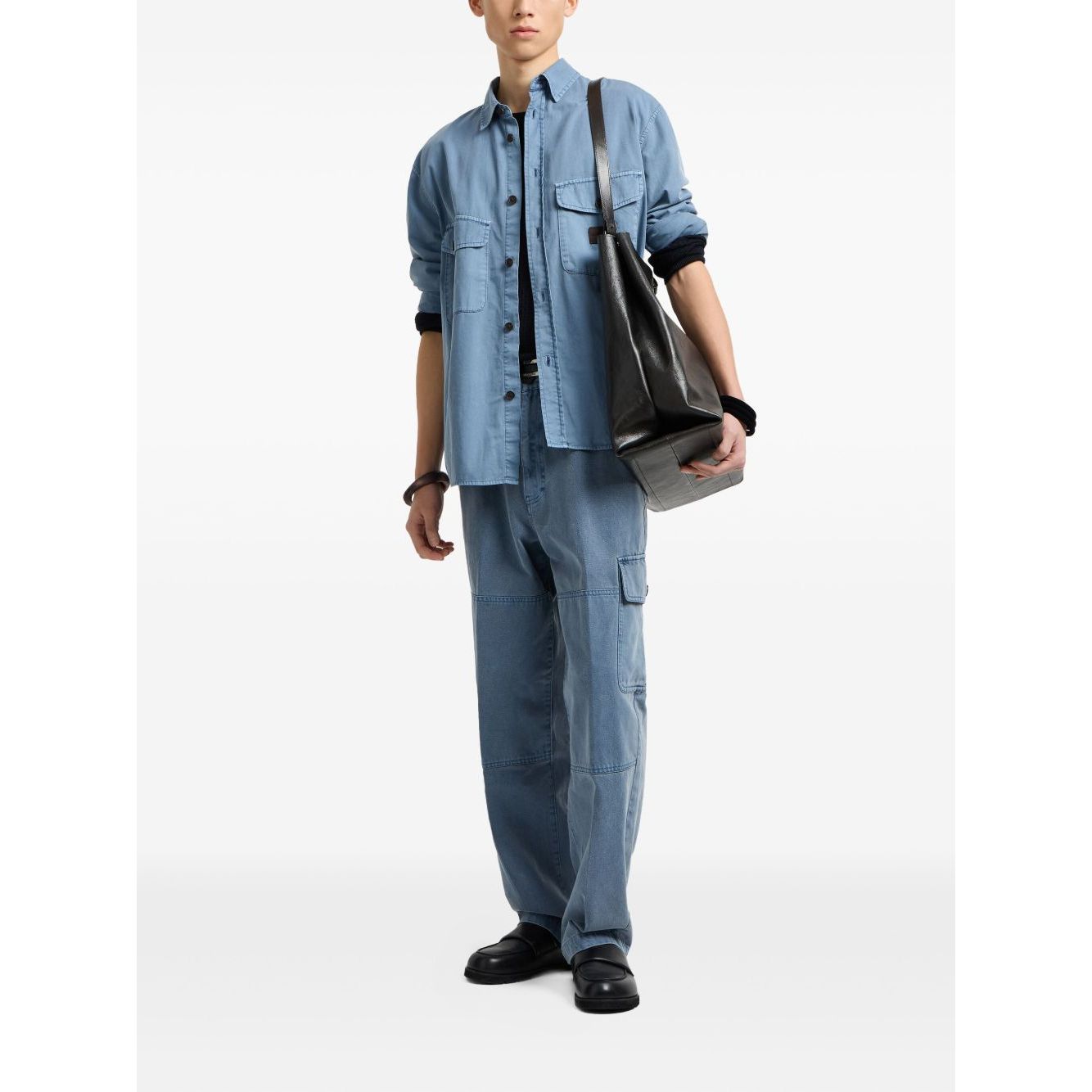 Front view with bag zipped and handles upright.