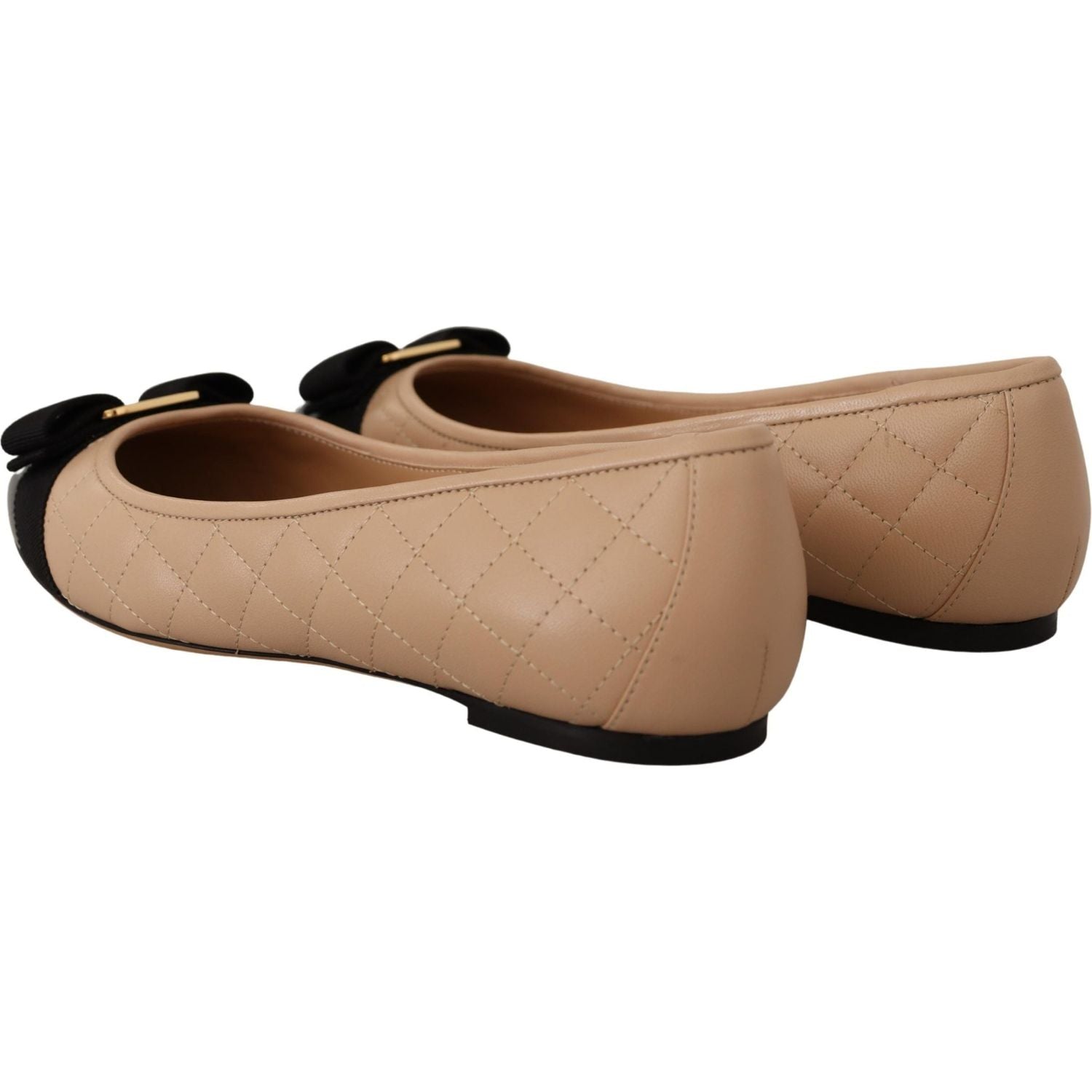 حذاء مسطح أنيق من الجلد المبطن من Salvatore Ferragamo - تصميم أنيق ثنائي اللون