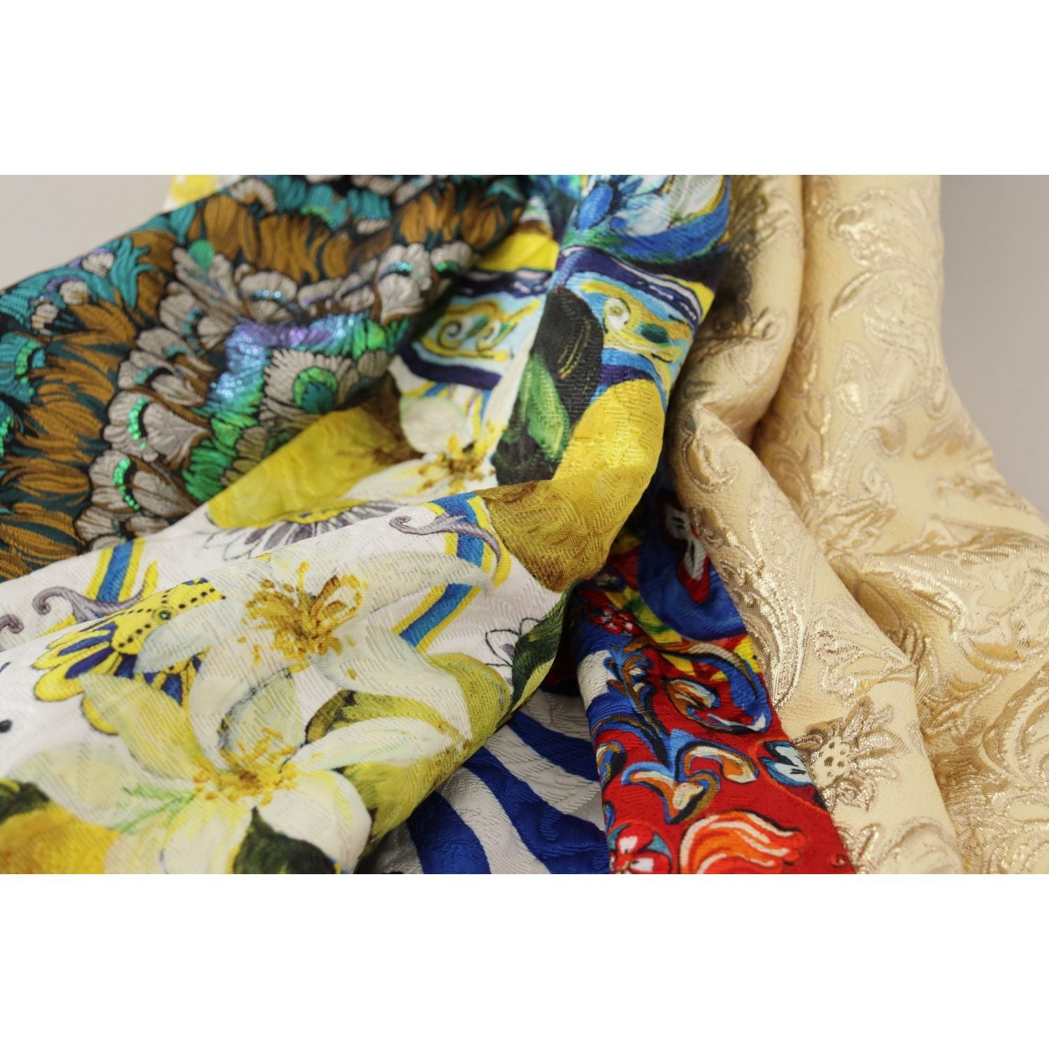 تنورة ماكسي عالية الخصر من دولتشي آند غابانا بنقوش صقلية