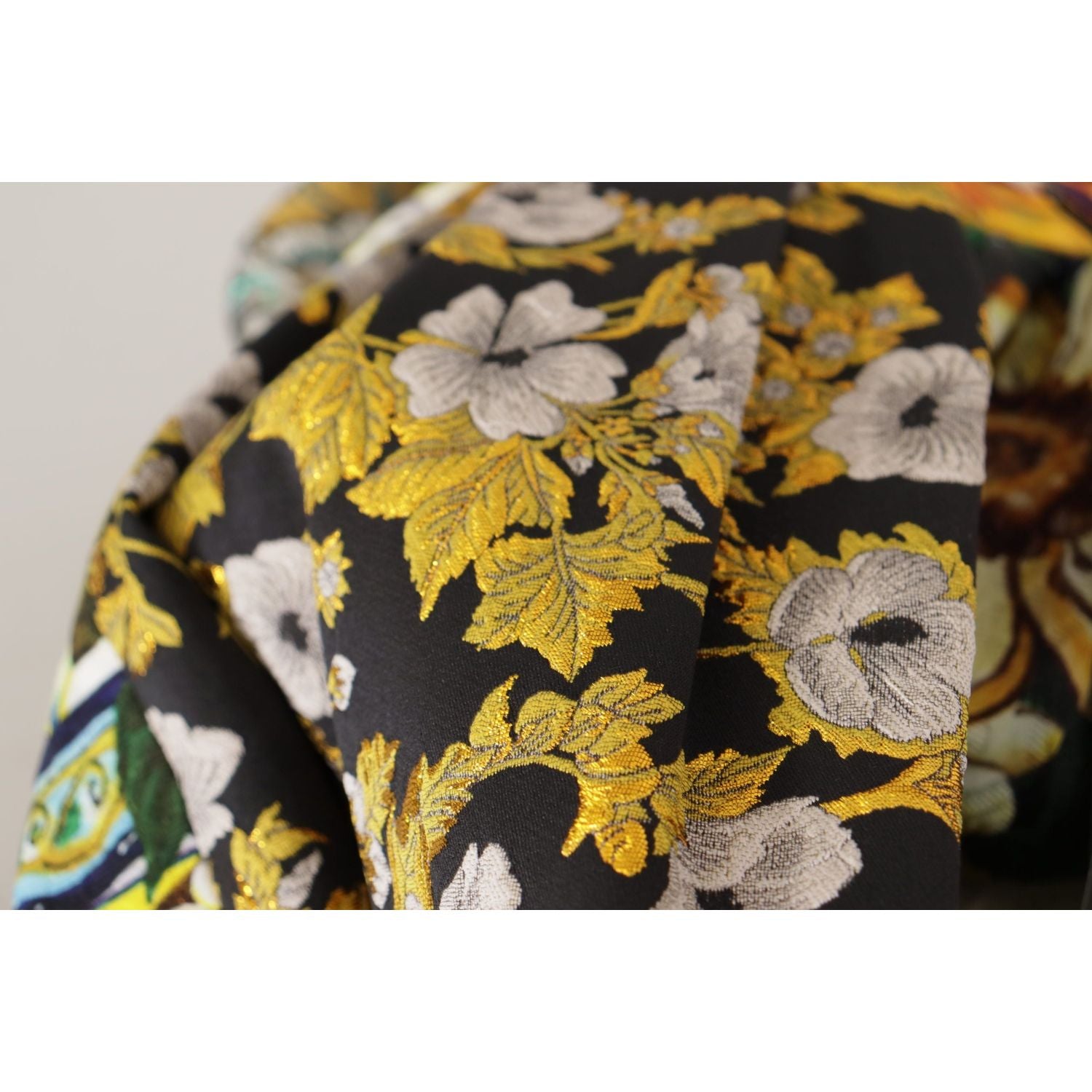 تنورة ماكسي عالية الخصر من دولتشي آند غابانا بنقوش صقلية