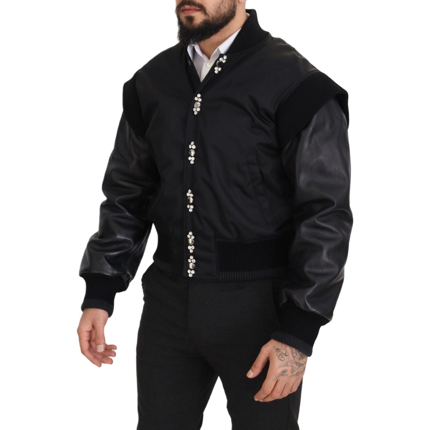 سترة بومبر أنيقة باللون الأسود مزينة بالكريستال من دولتشي آند غابانا