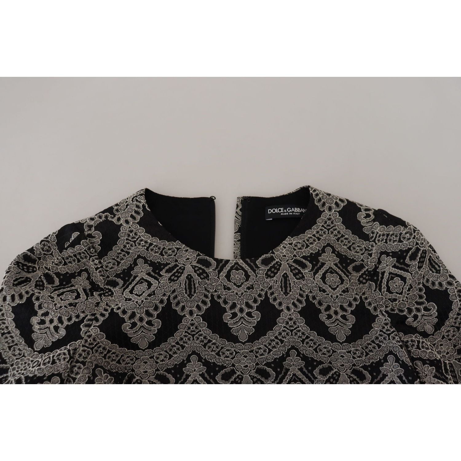 فستان دولتشي آند غابانا الأنيق ذو التصميم الضيق